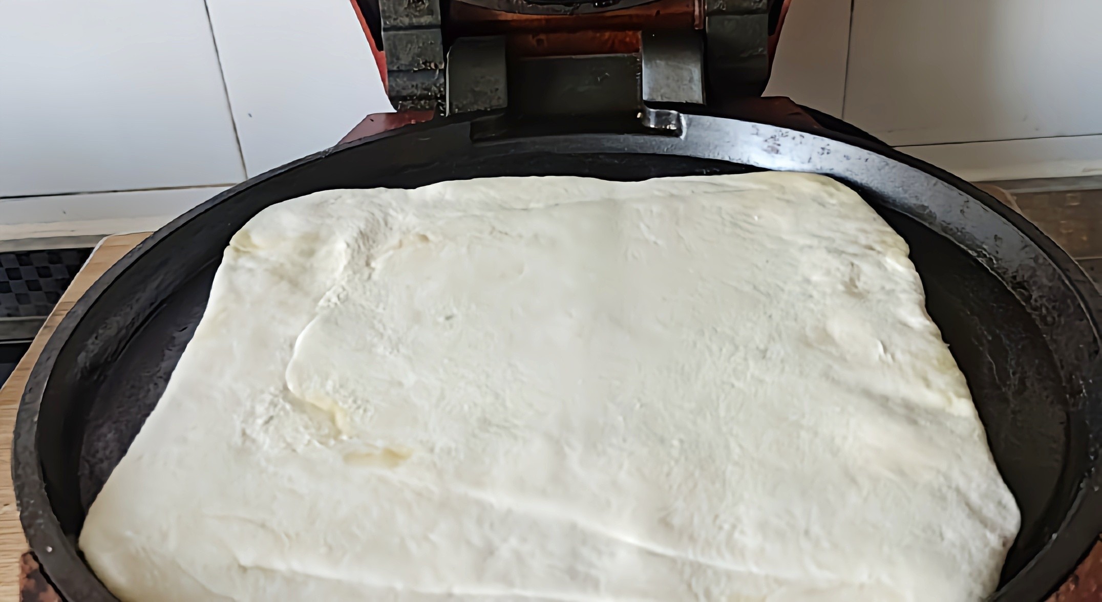 秋冬這樣吃,菜飯一鍋出~魚頭泡餅的做法-咸鮮味燉菜譜-易網健康養生網 秋冬這樣吃,菜飯一鍋出~魚頭泡餅的做法-咸鮮味燉菜譜