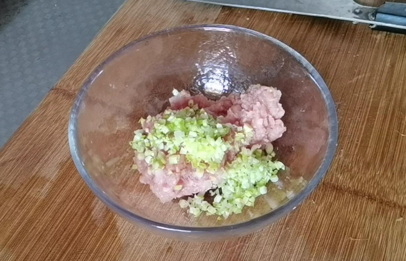 立冬之后蓮藕就應該這樣吃,軟糯鮮香營養豐富的做法-家常味蒸菜譜-易網<a href=http://www.xllyou.com/ target=_blank class=infotextkey>健康養生</a>網 立冬之后蓮藕就應該這樣吃,軟糯鮮香營養豐富的做法-家常味蒸菜譜