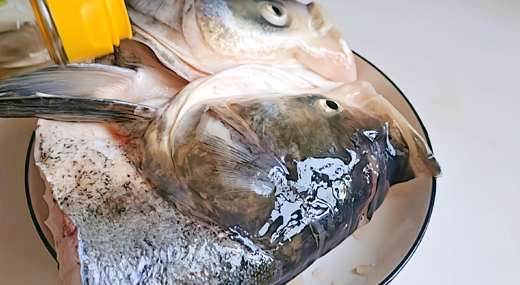 秋冬這樣吃,菜飯一鍋出~魚頭泡餅的做法-咸鮮味燉菜譜-易網健康養生網 秋冬這樣吃,菜飯一鍋出~魚頭泡餅的做法-咸鮮味燉菜譜