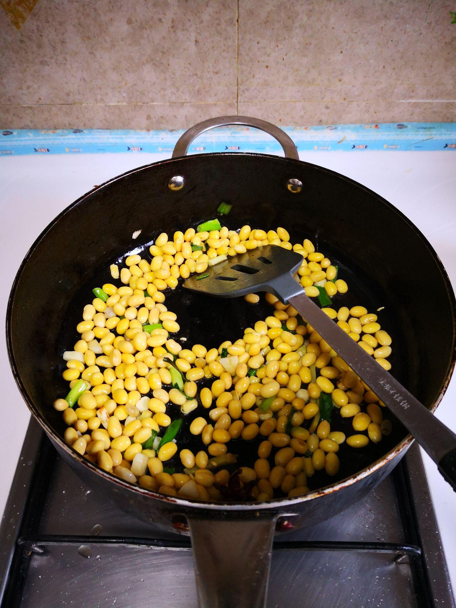 紅椒肉皮醬黃豆的做法-家常味炒菜譜-易網健康養生網 紅椒肉皮醬黃豆的做法-家常味炒菜譜