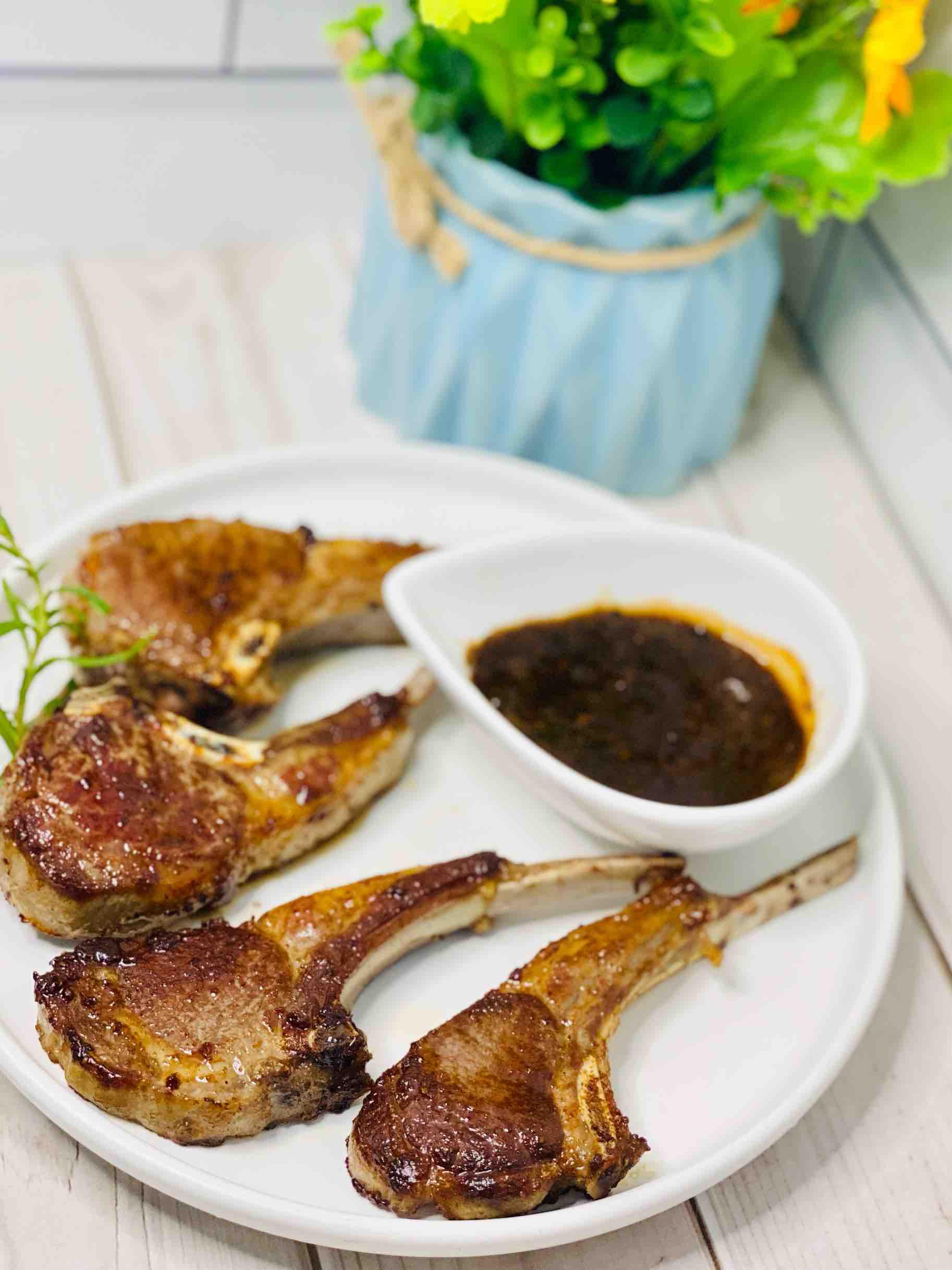 法式小羊排，這樣做??爆汁鮮嫩，超好吃???的做法-家常味煎菜譜