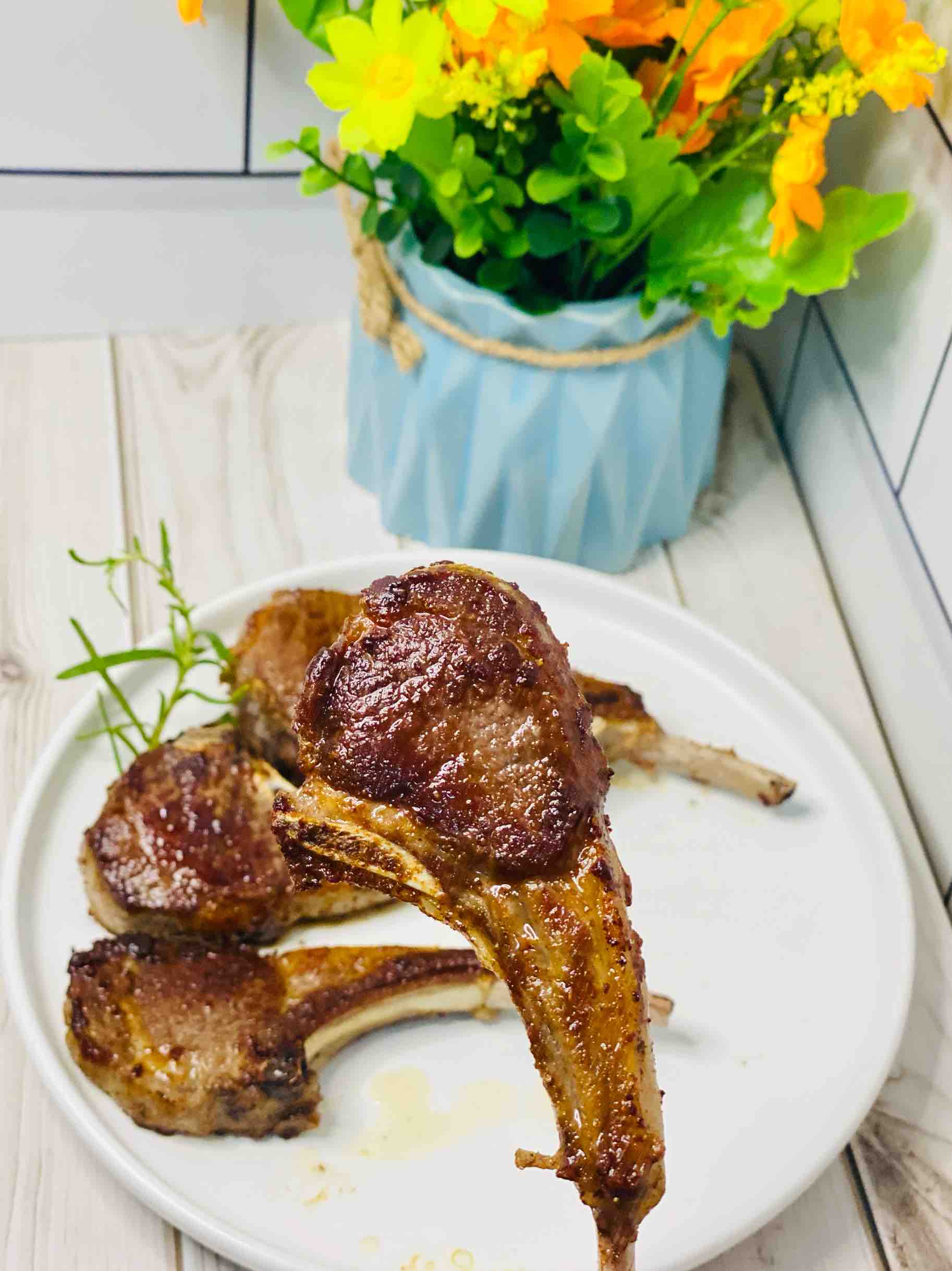 法式小羊排，這樣做??爆汁鮮嫩，超好吃???的做法-家常味煎菜譜