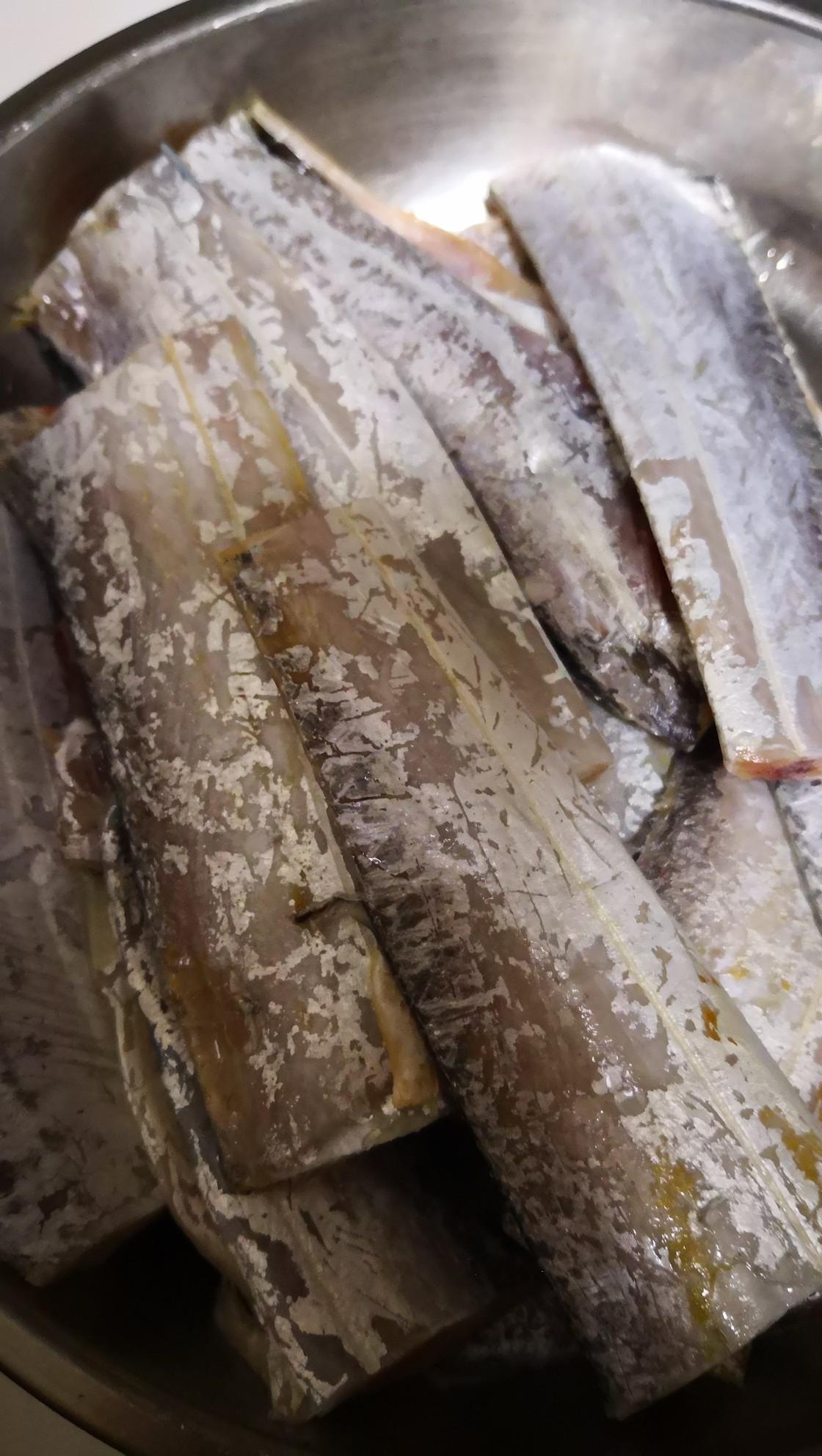 紅燒刀魚的做法-家常味燒菜譜-易網(wǎng)<a href=http://www.xllyou.com/ target=_blank class=infotextkey>健康養(yǎng)生</a>網(wǎng) 紅燒刀魚的做法-家常味燒菜譜