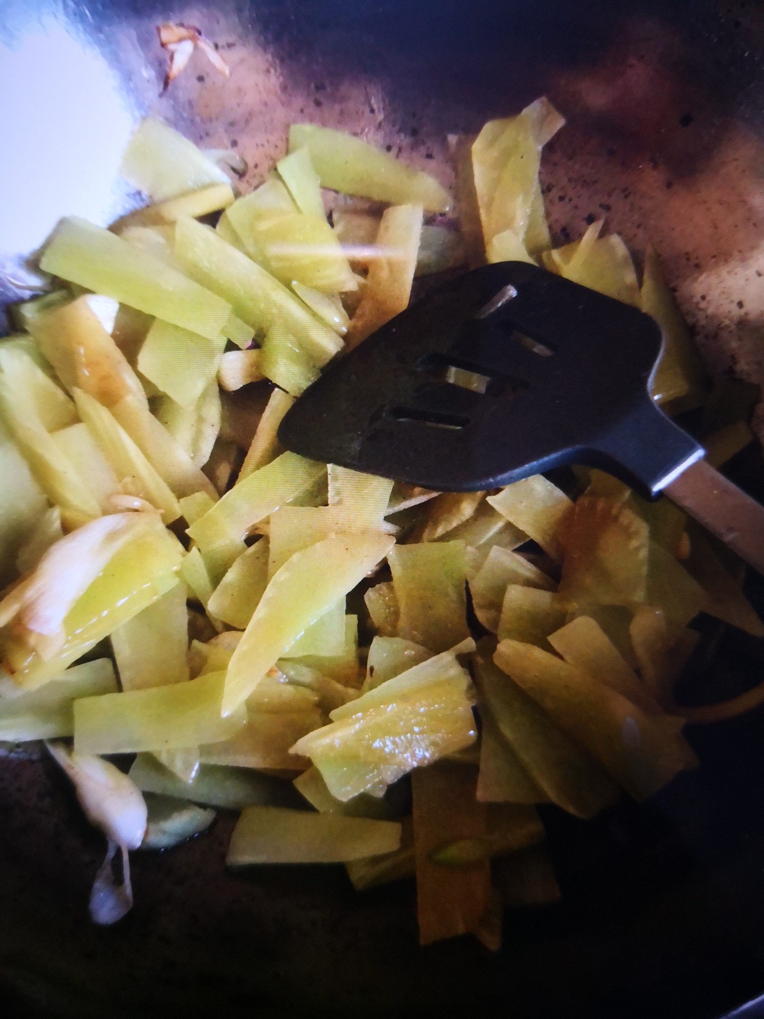 肉片炒青筍的做法-家常味炒菜譜