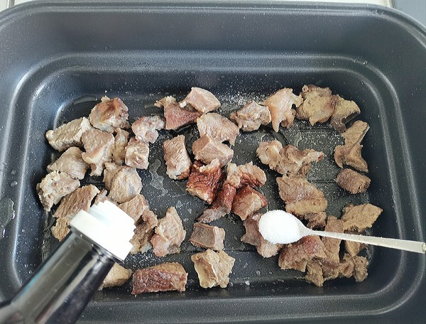 鮮美又饞人的土豆燉牛肉的做法-家常味燉菜譜-易網(wǎng)健康養(yǎng)生網(wǎng) 鮮美又饞人的土豆燉牛肉的做法-家常味燉菜譜