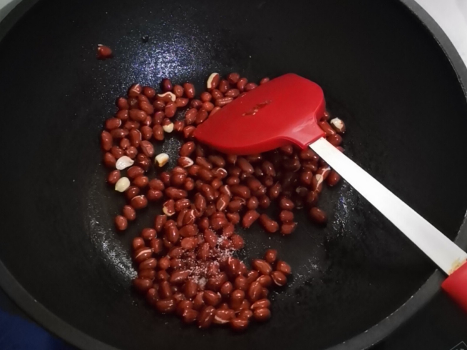 這樣炸花生米，香脆又不糊的做法-咸鮮味炒菜譜