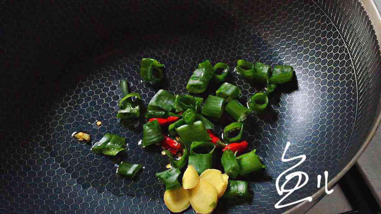 做鲅魚加幾勺它，咸香味美，家人都喜歡，太費米飯了！的做法-醬香味燉菜譜