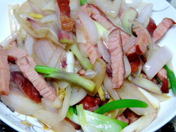 洋蔥炒臘肉的做法-家常味炒菜譜-易網健康養生網 洋蔥炒臘肉的做法-家常味炒菜譜