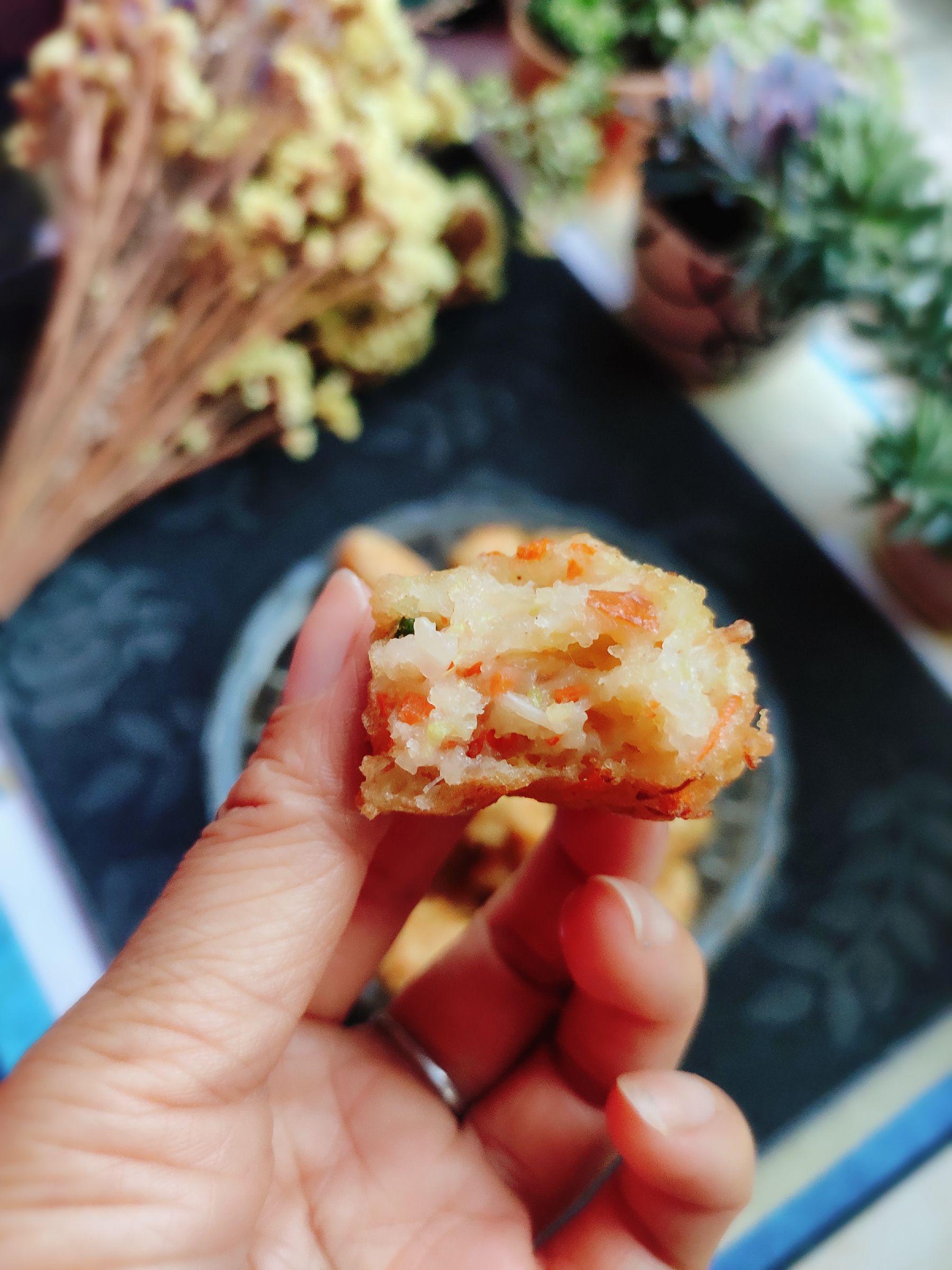 外酥里嫩的五彩丸子的做法-咸鮮味炸菜譜