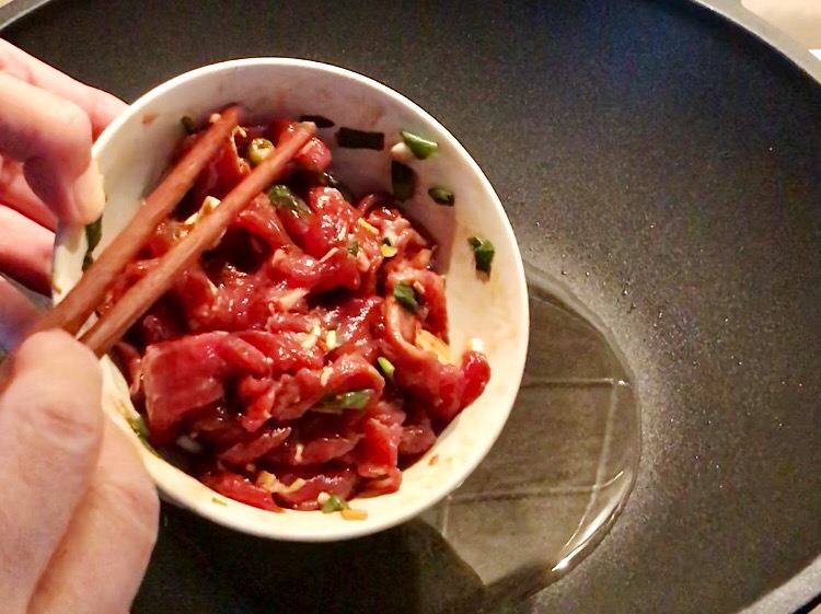 蘆筍甜椒炒牛肉的做法-家常味炒菜譜