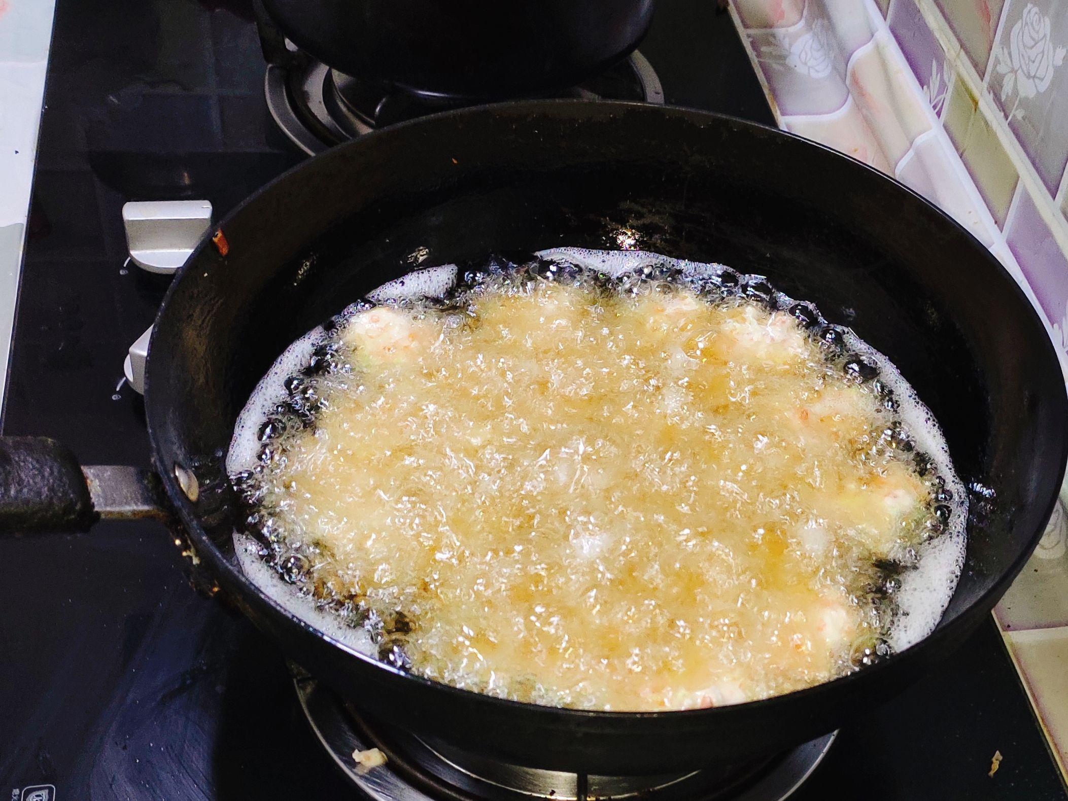 外酥里嫩的五彩丸子的做法-咸鮮味炸菜譜