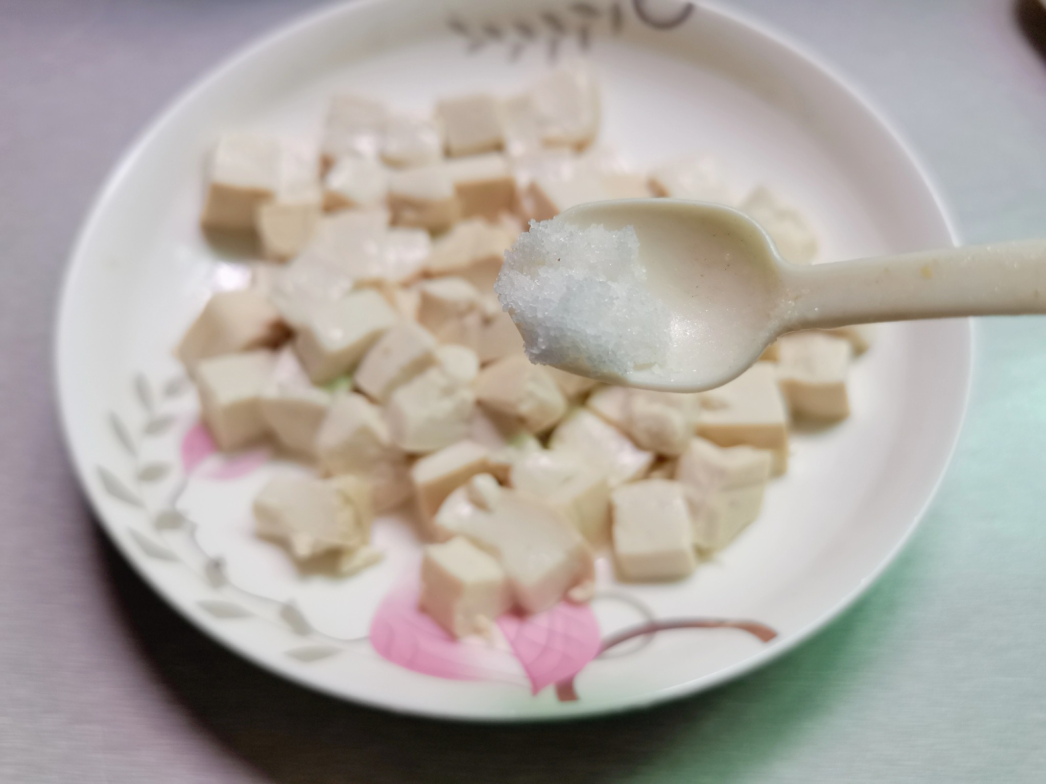 小蔥拌豆腐的做法-家常味拌菜譜