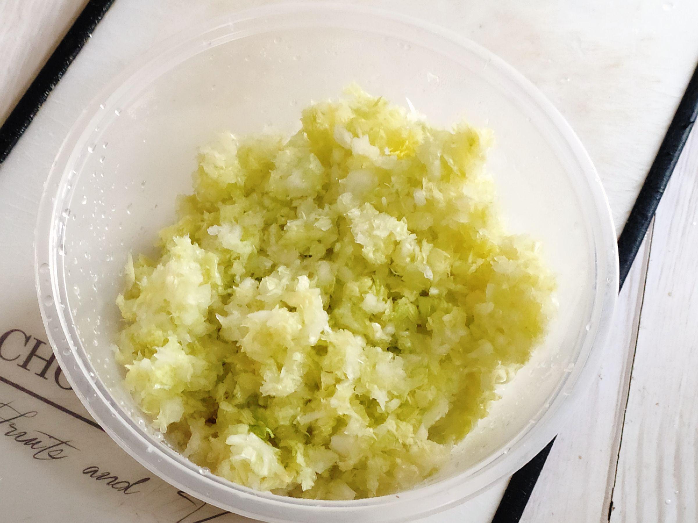 外酥里嫩的五彩丸子的做法-咸鮮味炸菜譜