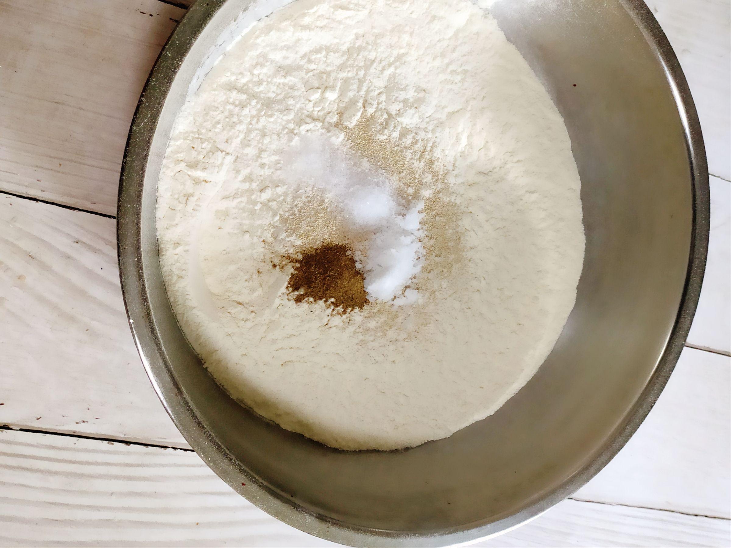 外酥里嫩的五彩丸子的做法-咸鮮味炸菜譜