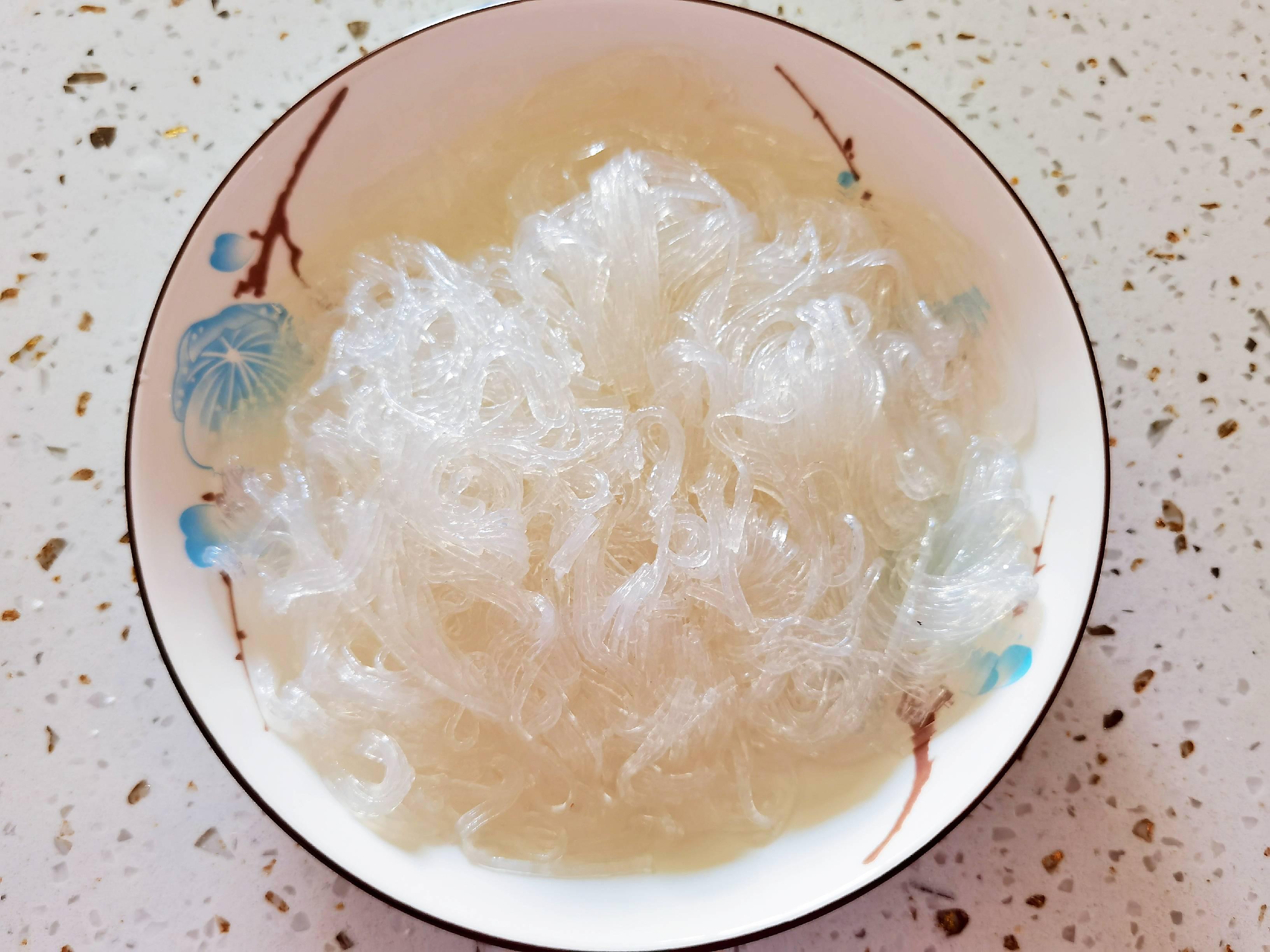 冬日暖胃家常菜-豆腐粉絲煲,葷素搭配,經濟實惠又美味的做法-咸鮮味炒菜譜-易網健康養生網 冬日暖胃家常菜-豆腐粉絲煲,葷素搭配,經濟實惠又美味的做法-咸鮮味炒菜譜