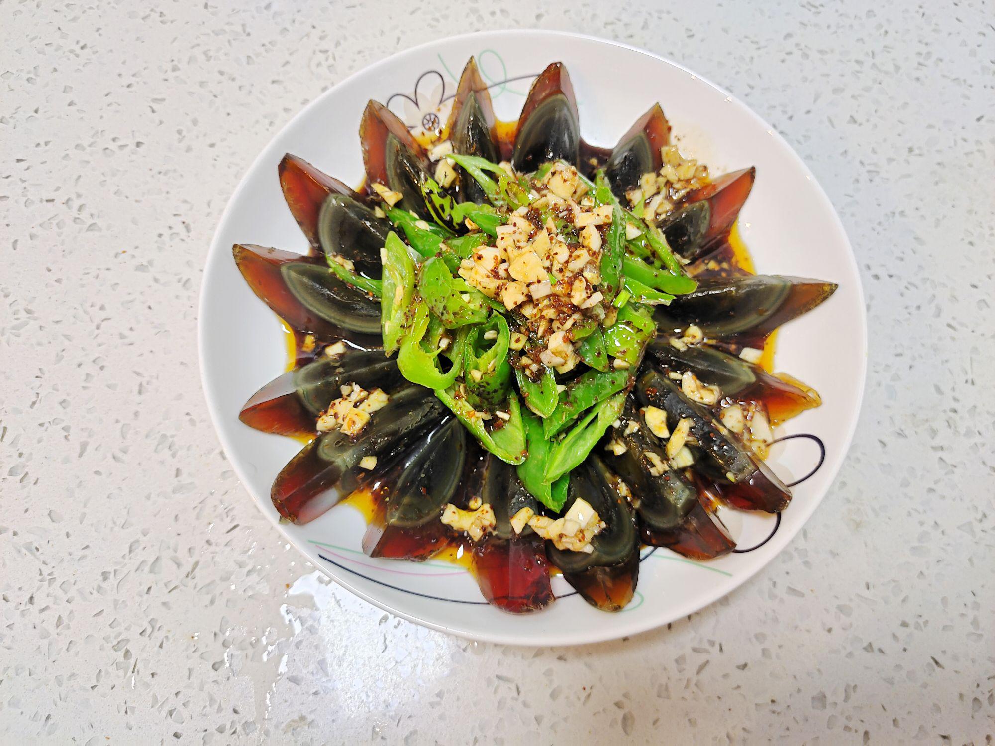 輕松get皮蛋新做法－燒椒皮蛋的做法-家常味拌菜譜