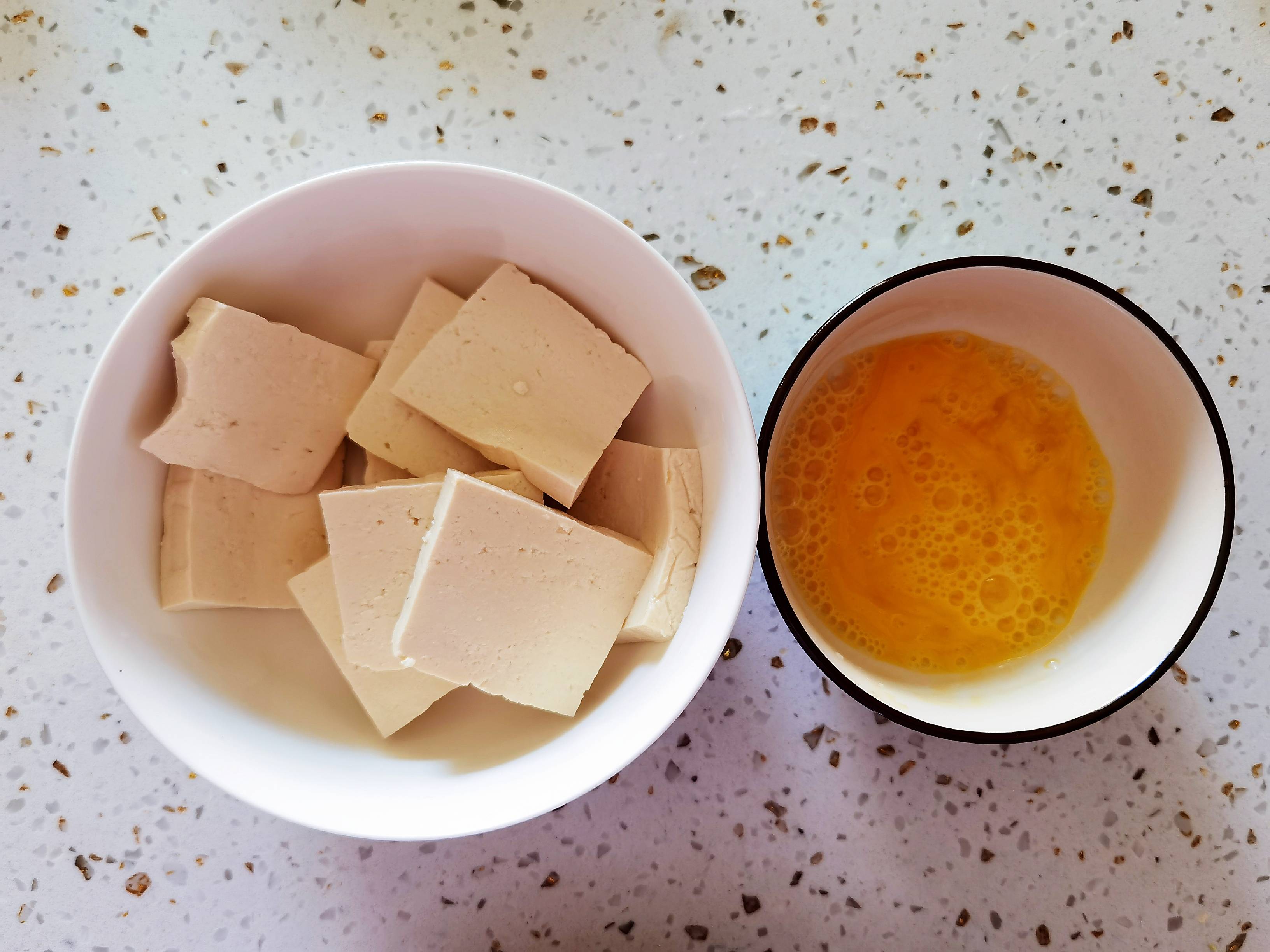 冬日暖胃家常菜-豆腐粉絲煲,葷素搭配,經濟實惠又美味的做法-咸鮮味炒菜譜-易網<a href=http://www.xllyou.com/ target=_blank class=infotextkey>健康養生</a>網 冬日暖胃家常菜-豆腐粉絲煲,葷素搭配,經濟實惠又美味的做法-咸鮮味炒菜譜