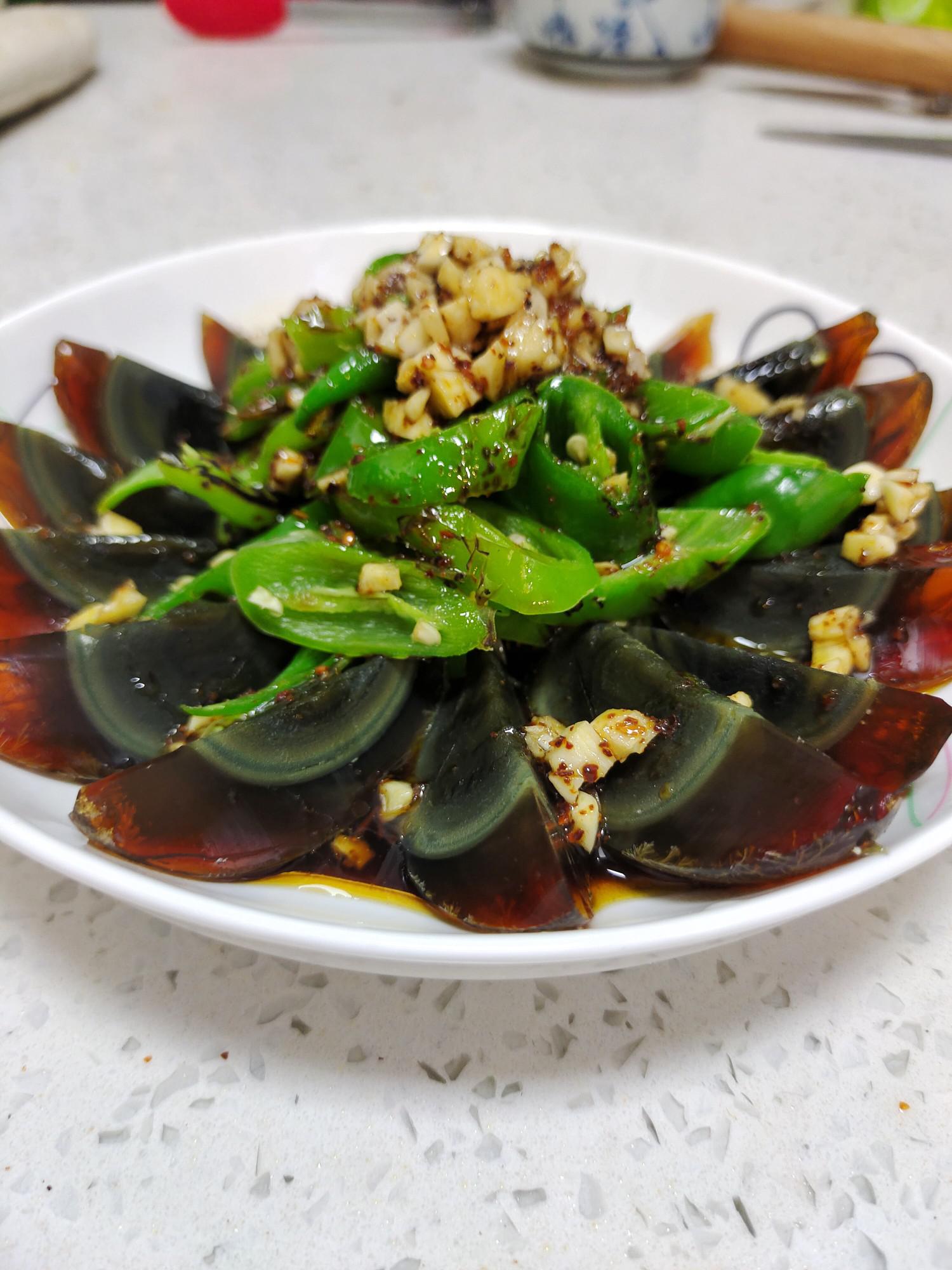 輕松get皮蛋新做法－燒椒皮蛋的做法-家常味拌菜譜