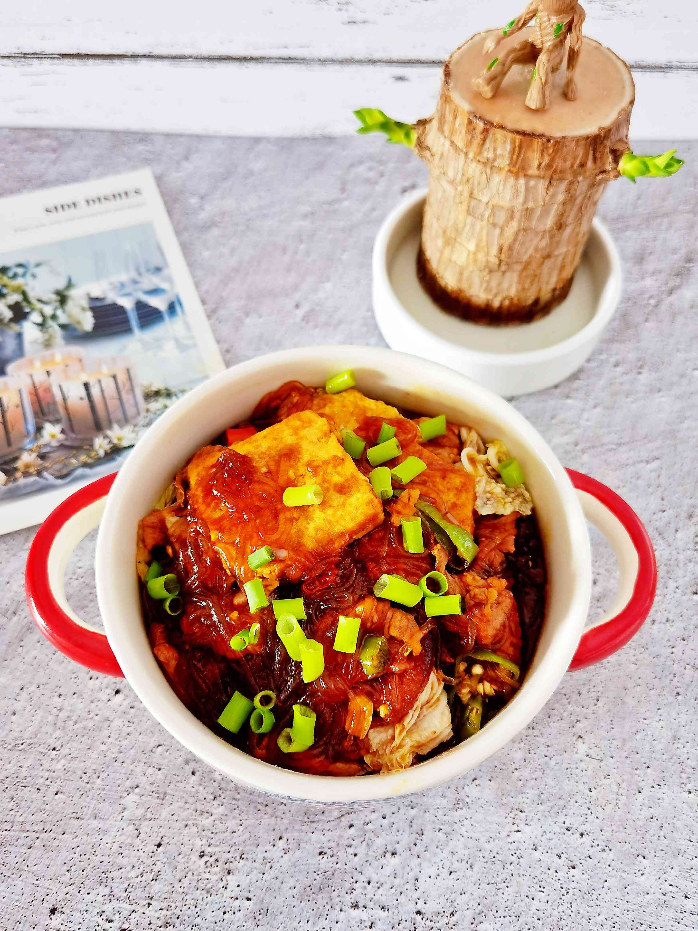 冬日暖胃家常菜-豆腐粉絲煲,葷素搭配,經濟實惠又美味的做法-咸鮮味炒菜譜-易網健康養生網 冬日暖胃家常菜-豆腐粉絲煲,葷素搭配,經濟實惠又美味的做法-咸鮮味炒菜譜