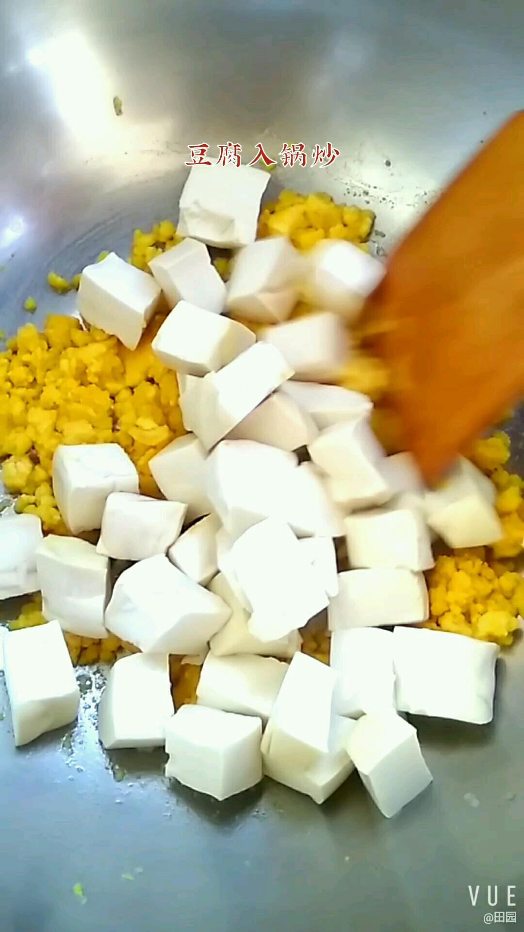 新鮮美味又營養 源自豆腐鵝蛋黃的做法-咸鮮味燒菜譜