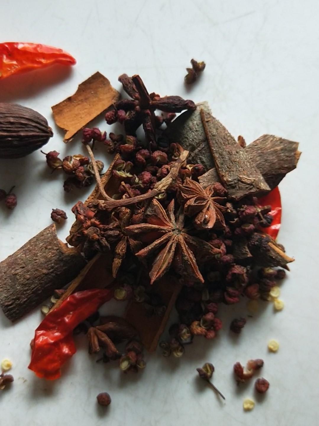 鹵牛排的做法-咸鮮味鹵菜譜-易網(wǎng)<a href=http://www.xllyou.com/ target=_blank class=infotextkey>健康養(yǎng)生</a>網(wǎng) 鹵牛排的做法-咸鮮味鹵菜譜