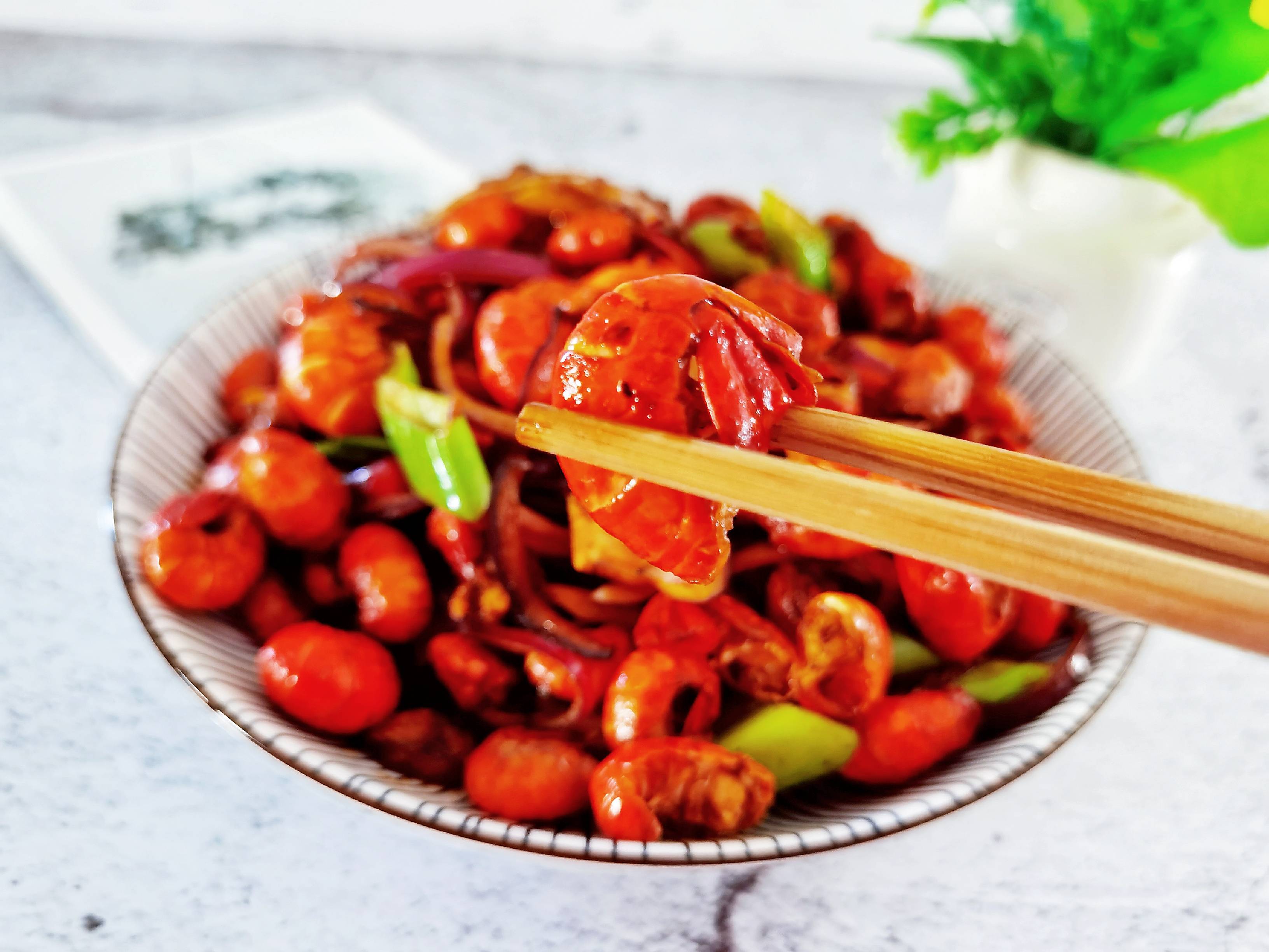 廚房小白零失敗版家常炒-蒜蓉蝦尾,只要1種料,搞定1大盤蝦尾的做法-咸鮮味炒菜譜-易網健康養生網 廚房小白零失敗版家常炒-蒜蓉蝦尾,只要1種料,搞定1大盤蝦尾的做法-咸鮮味炒菜譜