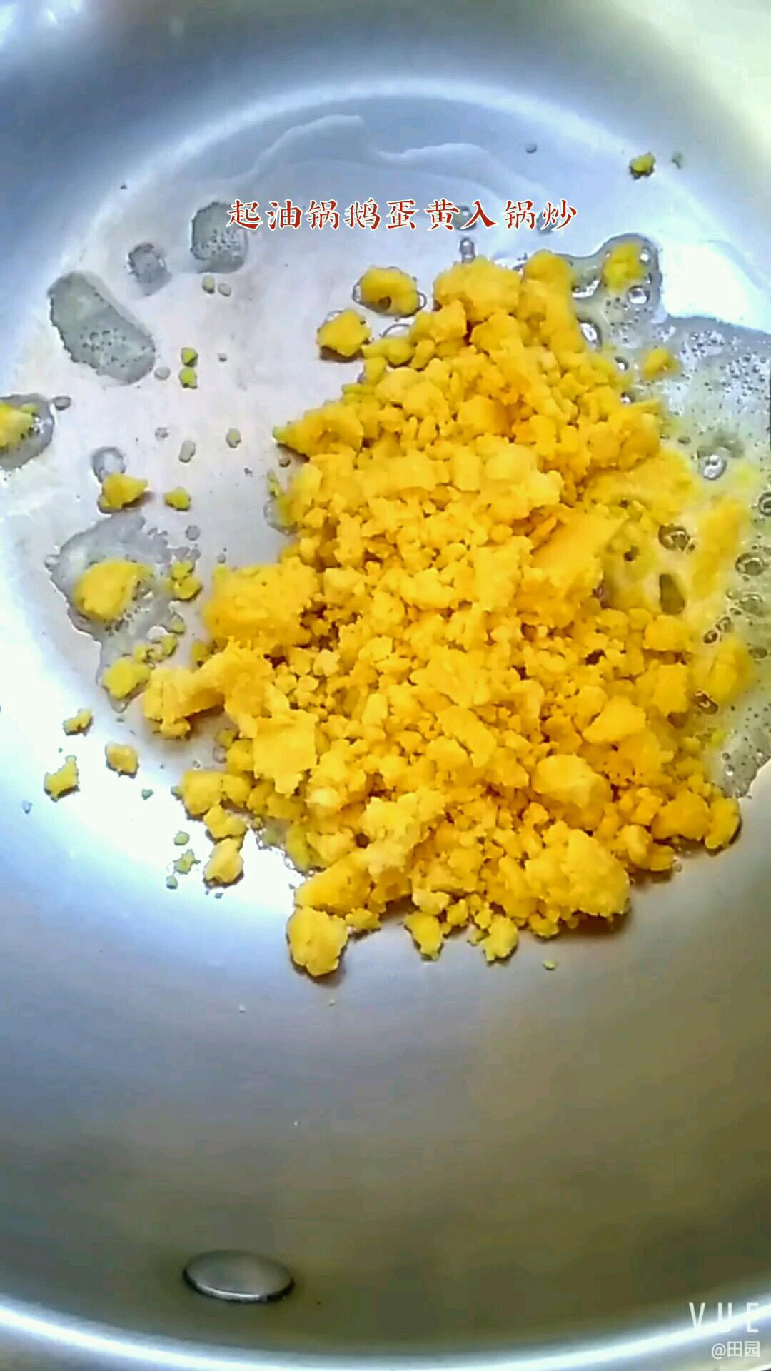 新鮮美味又營養 源自豆腐鵝蛋黃的做法-咸鮮味燒菜譜