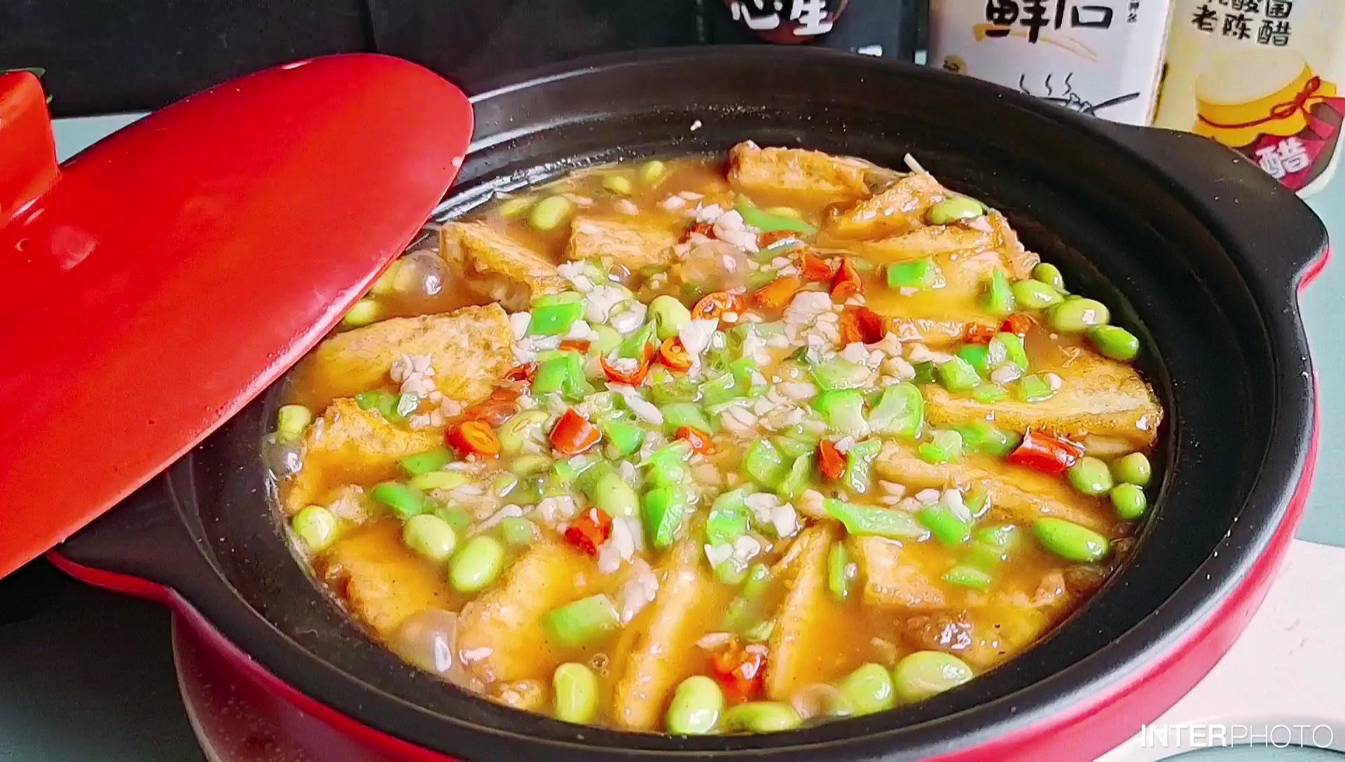 秋冬這樣吃豆腐，暖身又下飯…金針豆腐煲的做法-咸鮮味煲菜譜