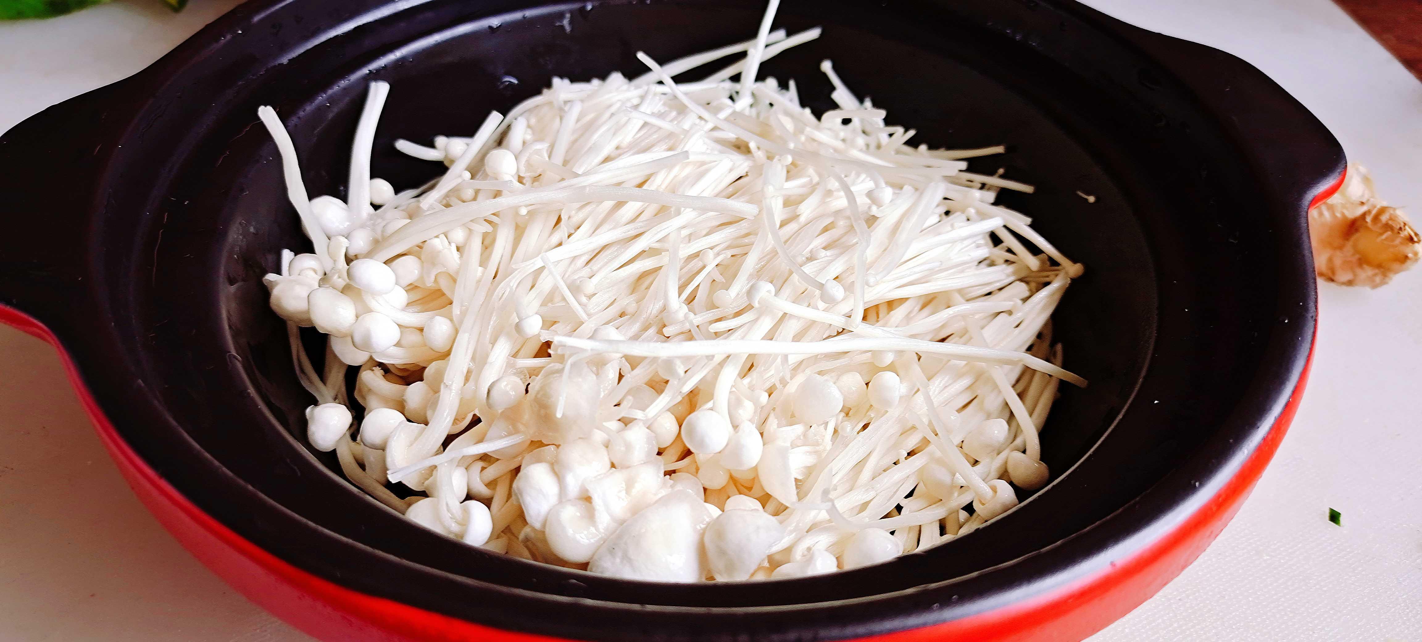 秋冬這樣吃豆腐，暖身又下飯…金針豆腐煲的做法-咸鮮味煲菜譜
