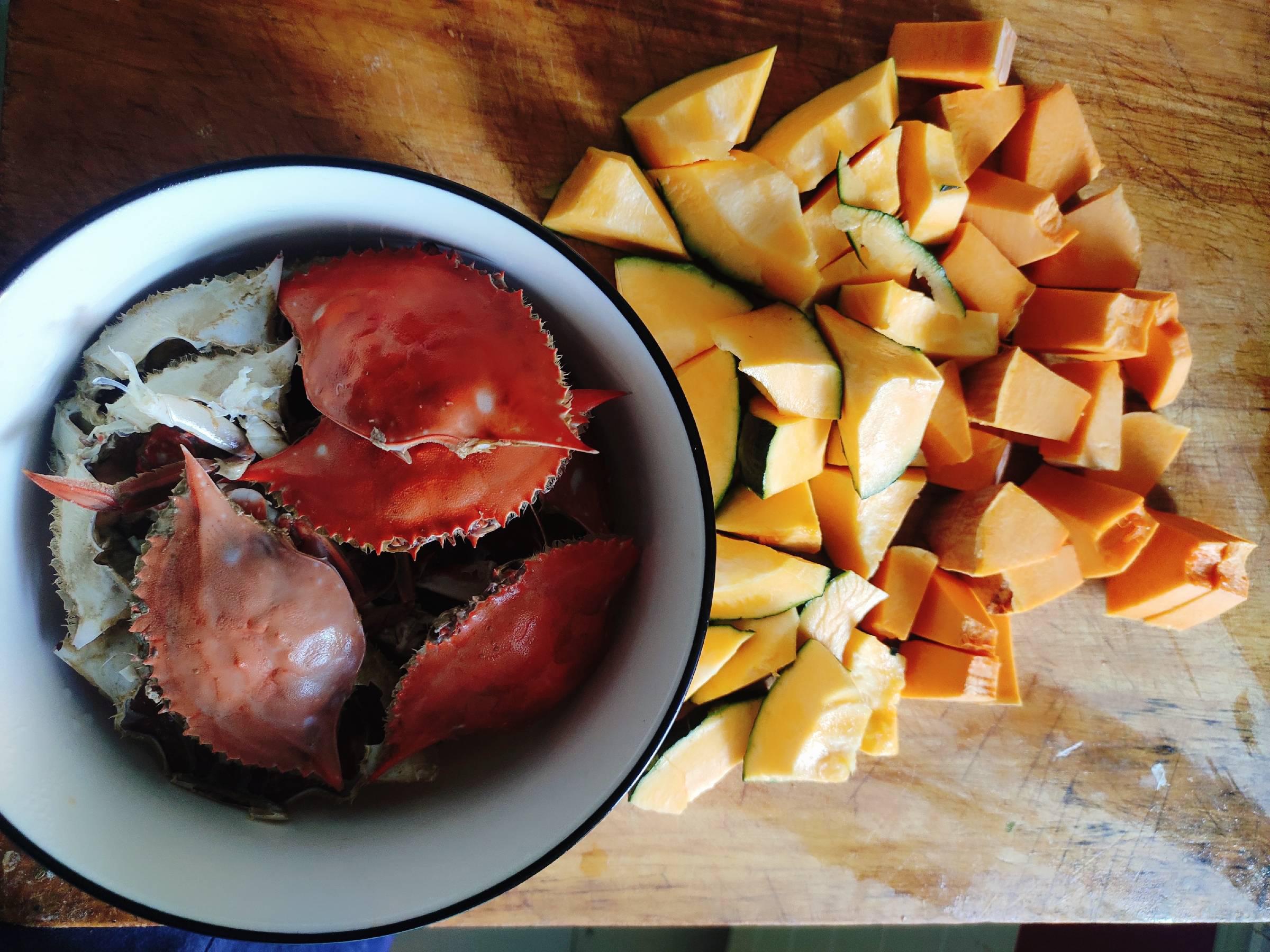 鮮味濃郁的蟹殼燉南瓜的做法-咸鮮味燉菜譜-易網<a href=http://www.xllyou.com/ target=_blank class=infotextkey>健康養生</a>網 鮮味濃郁的蟹殼燉南瓜的做法-咸鮮味燉菜譜