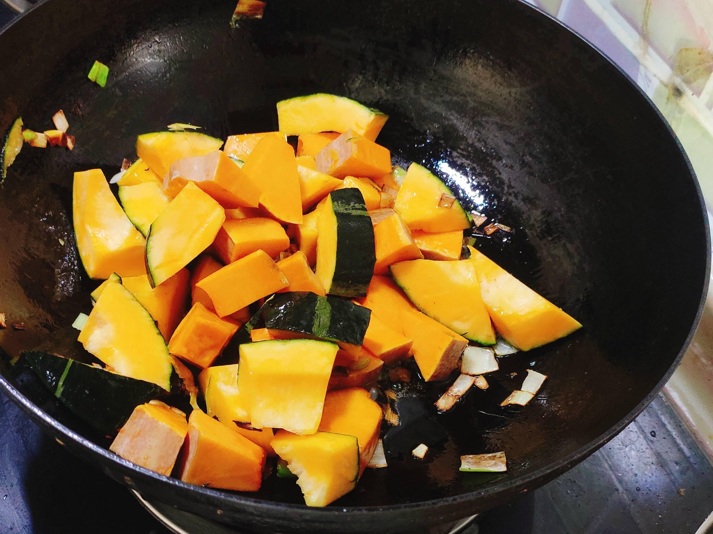 鮮味濃郁的蟹殼燉南瓜的做法-咸鮮味燉菜譜-易網健康養生網 鮮味濃郁的蟹殼燉南瓜的做法-咸鮮味燉菜譜