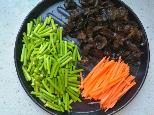 蒜薹木耳炒雞蛋的做法-家常味炒菜譜-易網(wǎng)<a href=http://www.xllyou.com/ target=_blank class=infotextkey>健康養(yǎng)生</a>網(wǎng) 蒜薹木耳炒雞蛋的做法-家常味炒菜譜