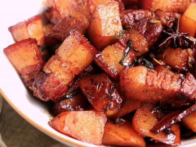 五花肉燉土豆的做法-家常味燉菜譜