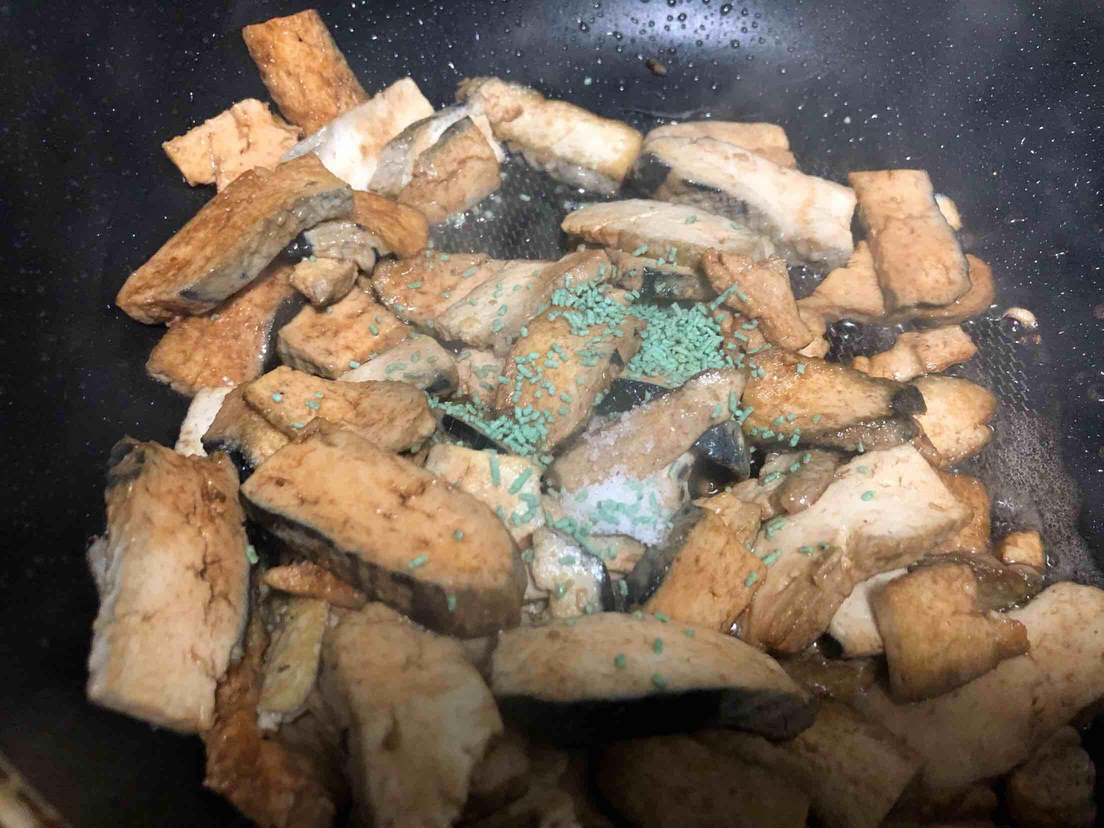 雙椒臭豆腐的做法-家常味炒菜譜-易網健康養生網 雙椒臭豆腐的做法-家常味炒菜譜