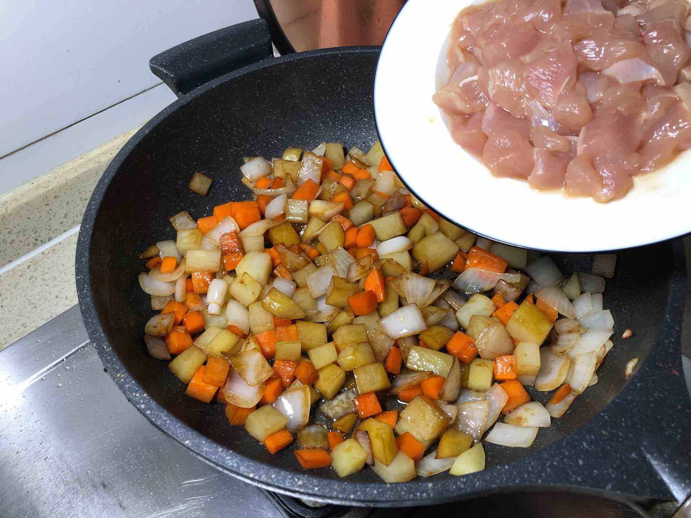 好吃又下飯的咖喱雞丁的做法-咖喱味炒菜譜-易網(wǎng)健康養(yǎng)生網(wǎng) 好吃又下飯的咖喱雞丁的做法-咖喱味炒菜譜