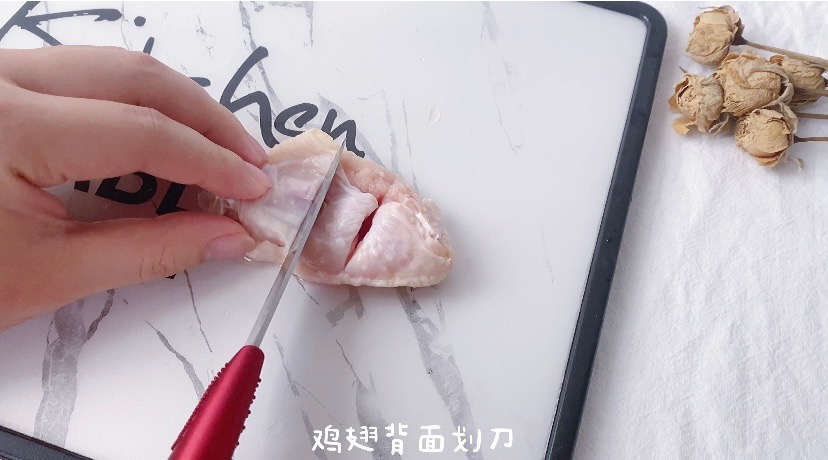 雞翅這么做,清香到舔手指了的做法-其它口味烤菜譜-易網(wǎng)<a href=http://www.xllyou.com/ target=_blank class=infotextkey>健康養(yǎng)生</a>網(wǎng) 雞翅這么做,清香到舔手指了的做法-其它口味烤菜譜