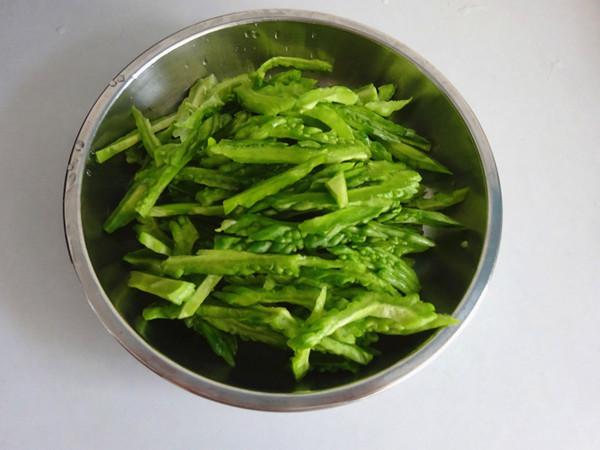 蒸苦瓜的做法-苦香味蒸菜譜-易網<a href=http://www.xllyou.com/ target=_blank class=infotextkey>健康養生</a>網 蒸苦瓜的做法-苦香味蒸菜譜