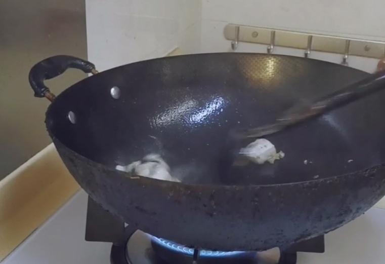 炒巴沙魚的做法-家常味炒菜譜-易網健康養生網 炒巴沙魚的做法-家常味炒菜譜