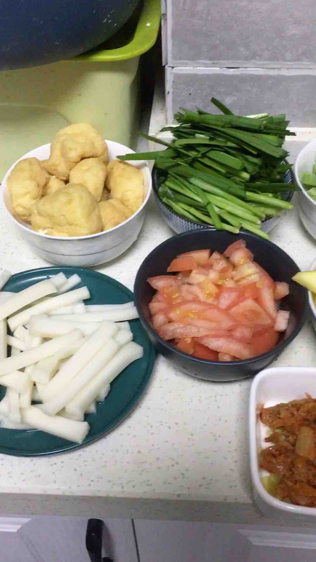 家庭自制燜鍋的做法-家常味燜菜譜-易網<a href=http://www.xllyou.com/ target=_blank class=infotextkey>健康養生</a>網 家庭自制燜鍋的做法-家常味燜菜譜