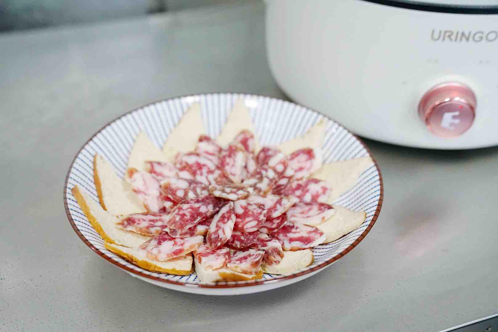 香干子蒸臘腸的做法-家常味蒸菜譜-易網(wǎng)健康養(yǎng)生網(wǎng) 香干子蒸臘腸的做法-家常味蒸菜譜