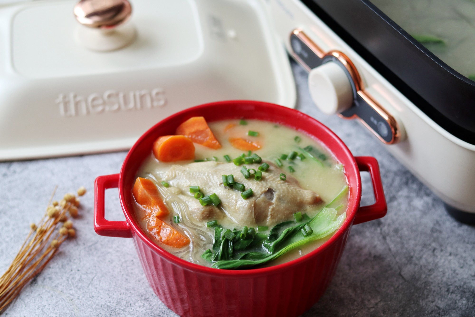 鮮掉眉毛的雞湯粉條的做法-咸鮮味煮菜譜