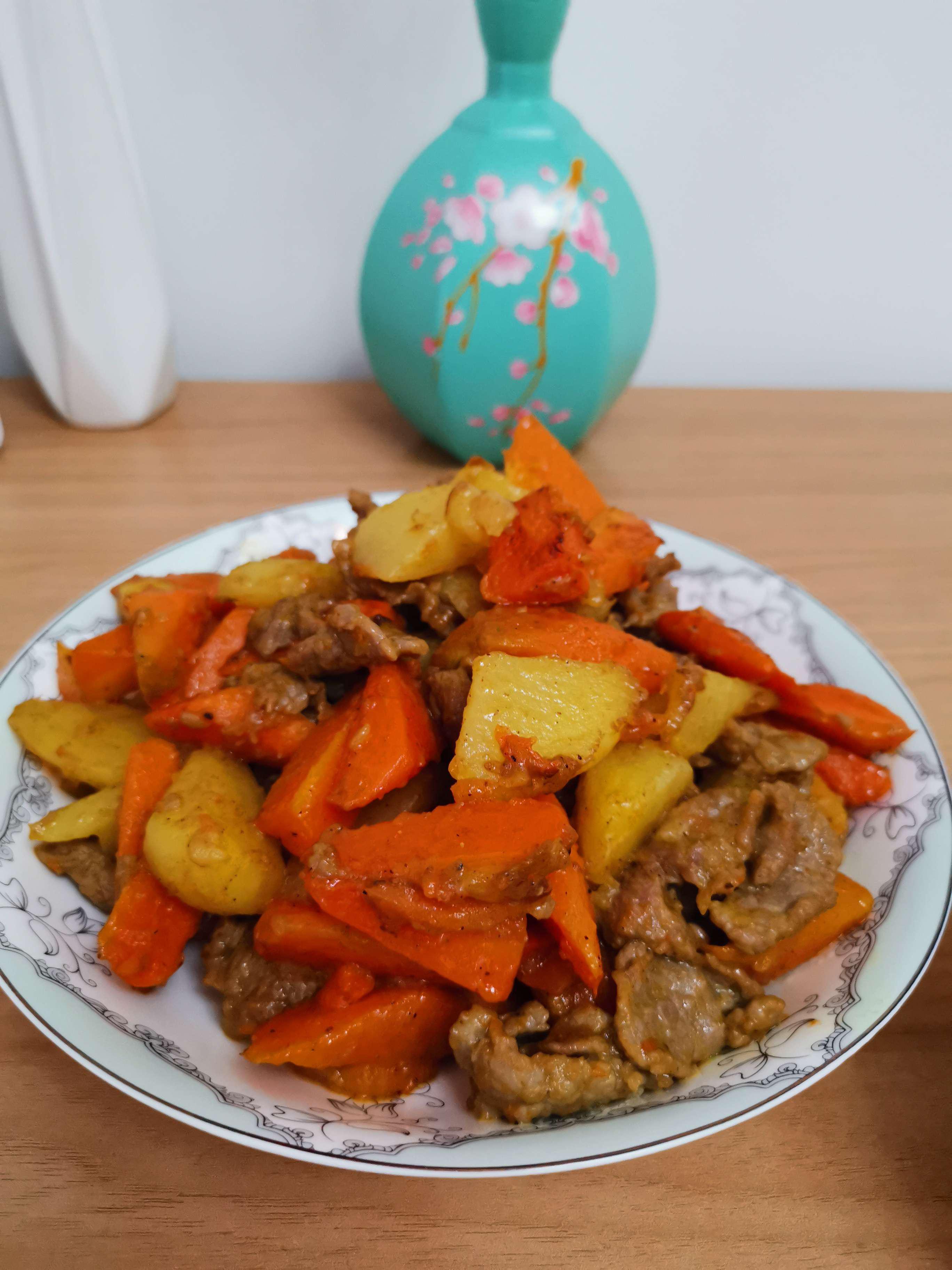 咖喱胡蘿卜炒牛肉的做法-咖喱味炒菜譜