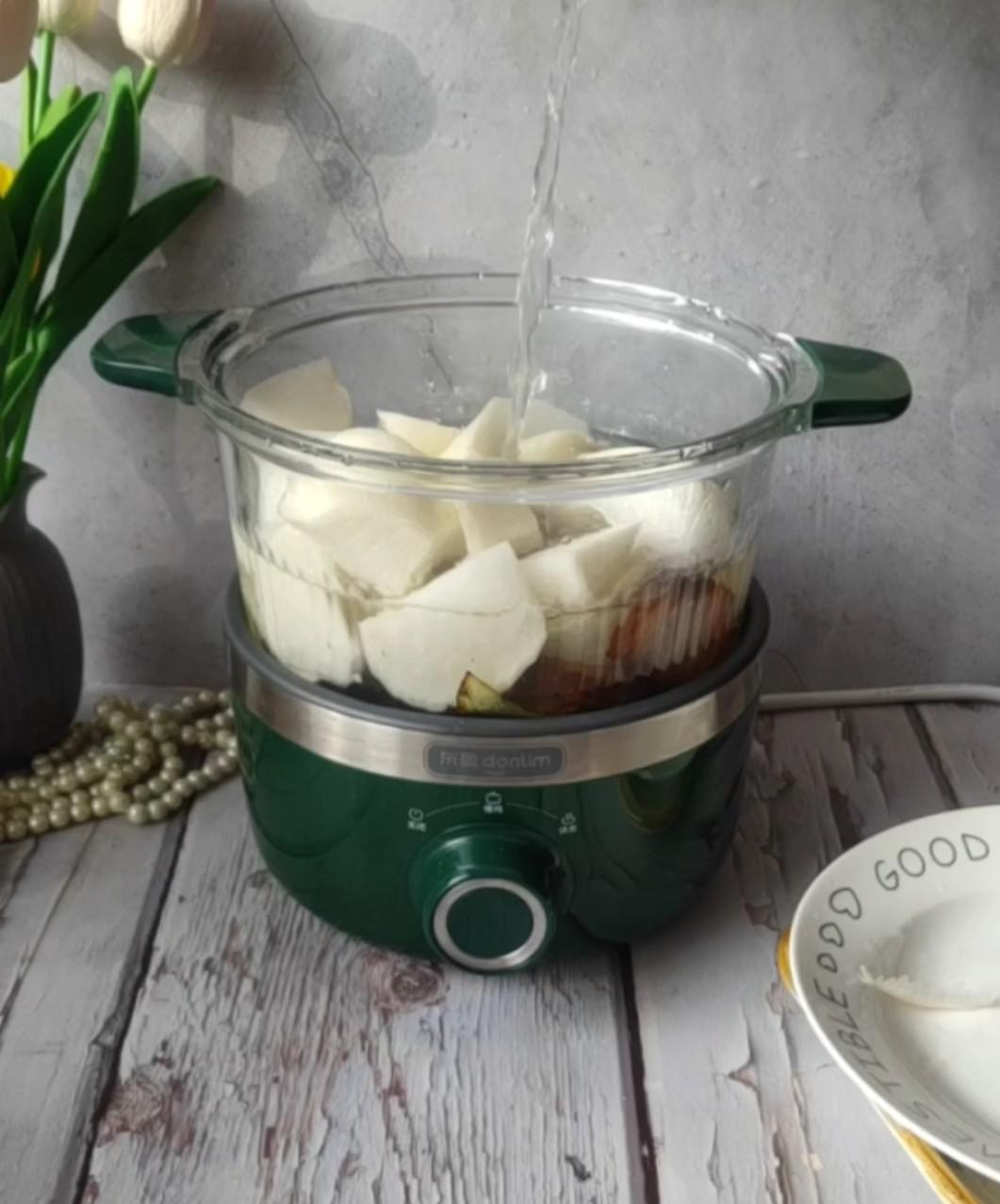 冬天就吃美味有營養(yǎng)的臘肉煨蘿卜的做法-咸鮮味燉菜譜