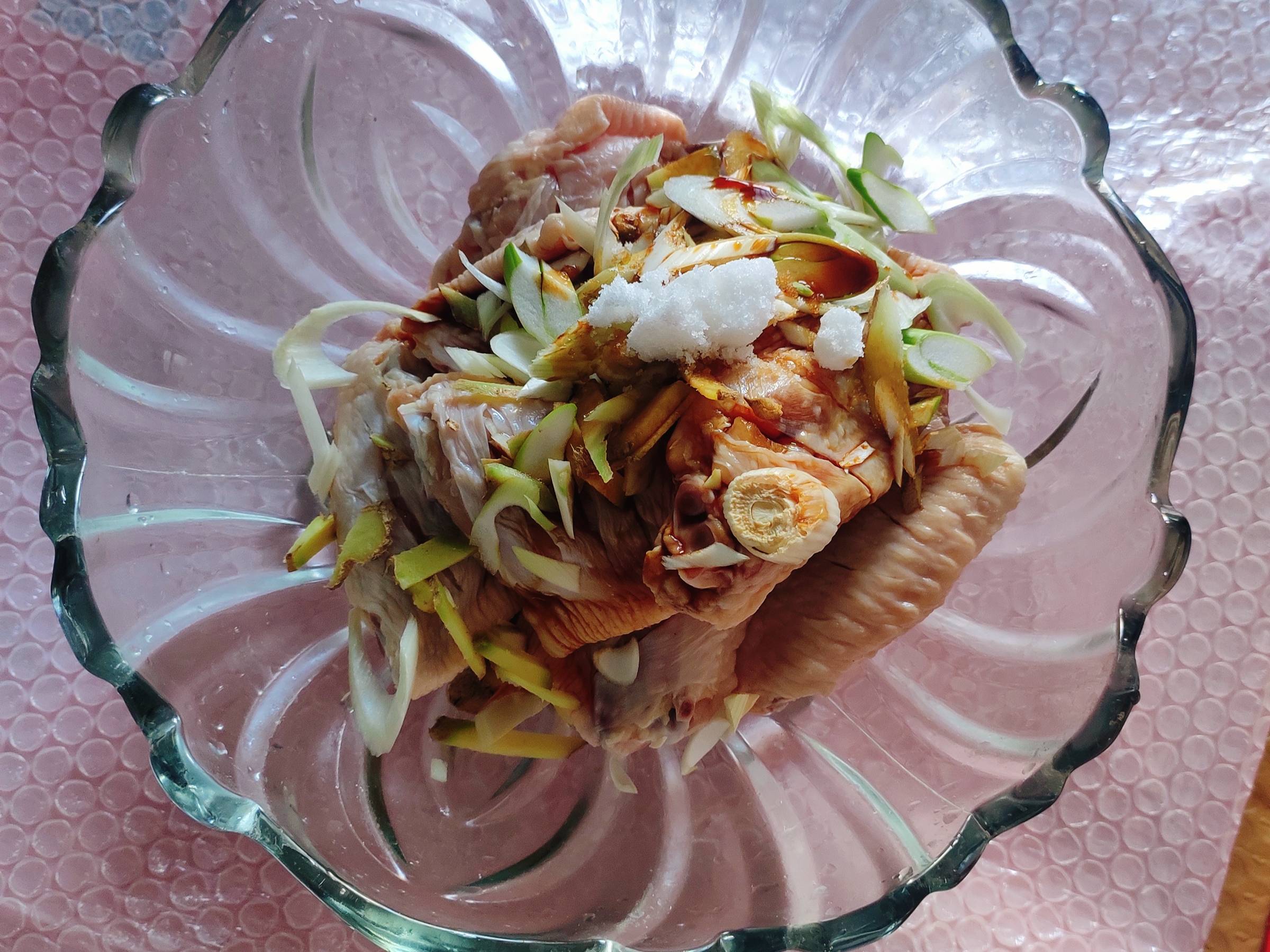 咬一口就愛不釋手的酥脆炸翅的做法-其它口味炸菜譜-易網(wǎng)健康養(yǎng)生網(wǎng) 咬一口就愛不釋手的酥脆炸翅的做法-其它口味炸菜譜