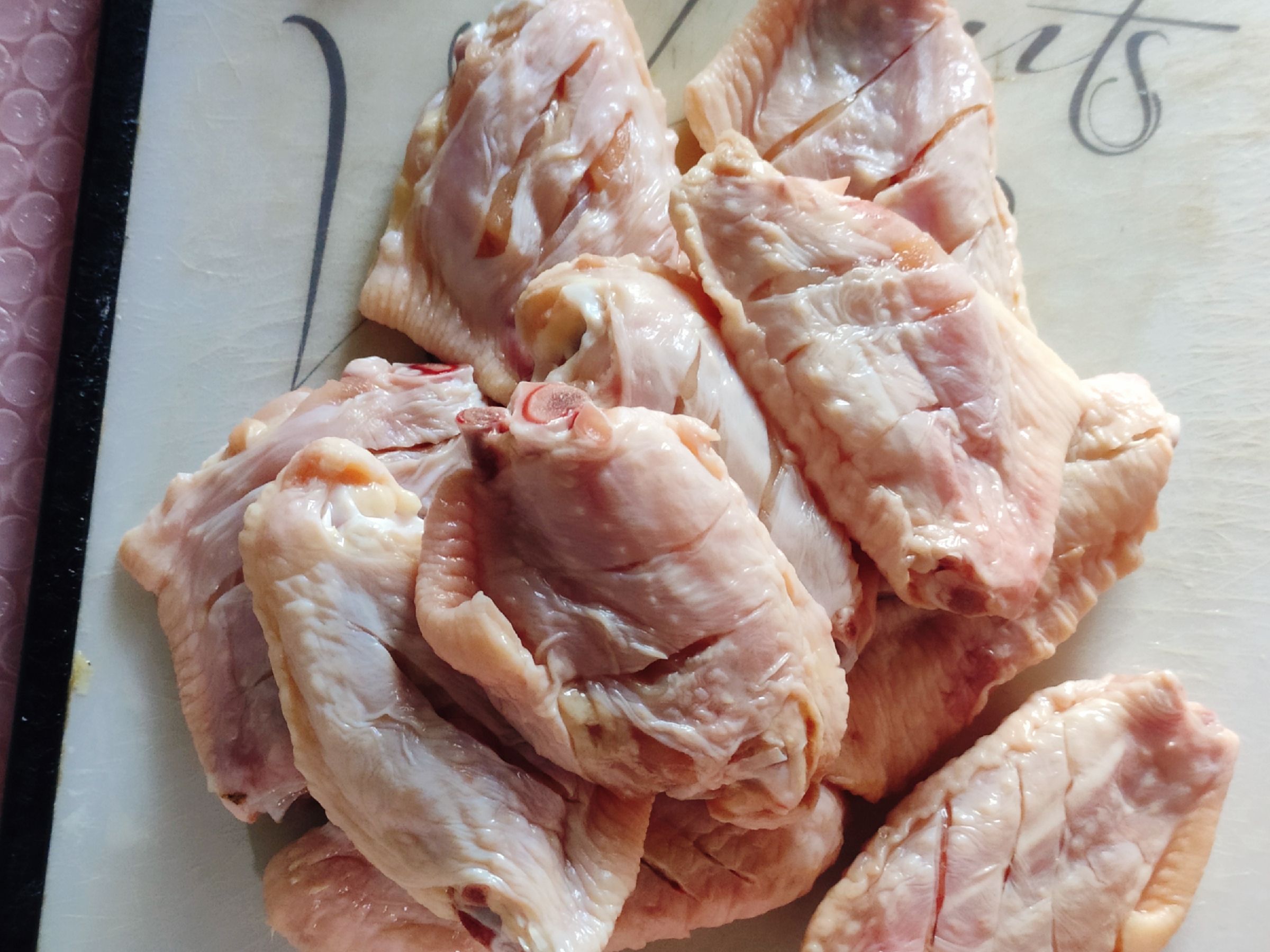 咬一口就愛不釋手的酥脆炸翅的做法-其它口味炸菜譜-易網(wǎng)<a href=http://www.xllyou.com/ target=_blank class=infotextkey>健康養(yǎng)生</a>網(wǎng) 咬一口就愛不釋手的酥脆炸翅的做法-其它口味炸菜譜