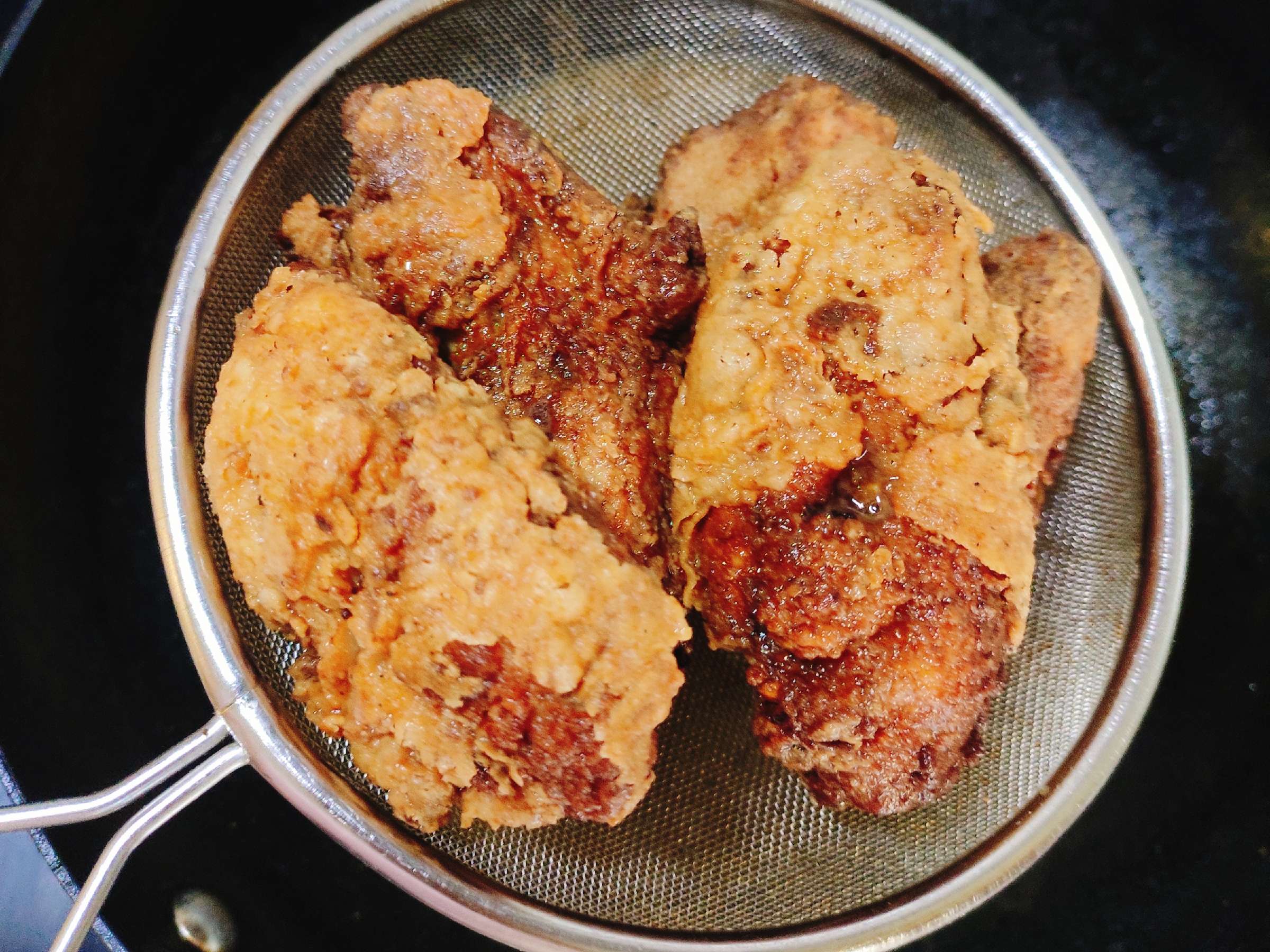 咬一口就愛不釋手的酥脆炸翅的做法-其它口味炸菜譜-易網(wǎng)健康養(yǎng)生網(wǎng) 咬一口就愛不釋手的酥脆炸翅的做法-其它口味炸菜譜