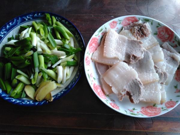 家常蒜苗回鍋肉的做法-家常味炒菜譜-易網健康養生網 家常蒜苗回鍋肉的做法-家常味炒菜譜