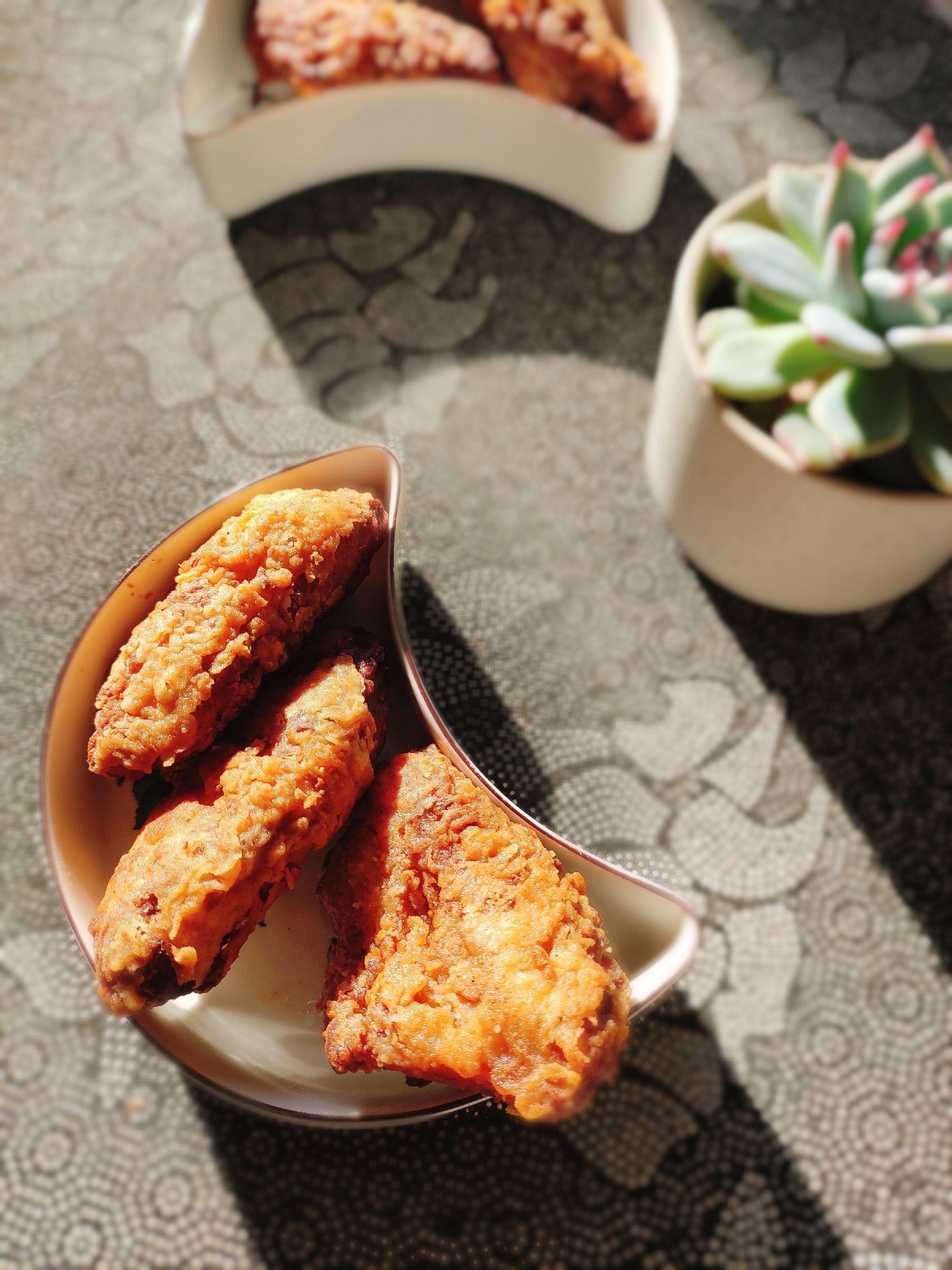 咬一口就愛不釋手的酥脆炸翅的做法-其它口味炸菜譜-易網(wǎng)健康養(yǎng)生網(wǎng) 咬一口就愛不釋手的酥脆炸翅的做法-其它口味炸菜譜