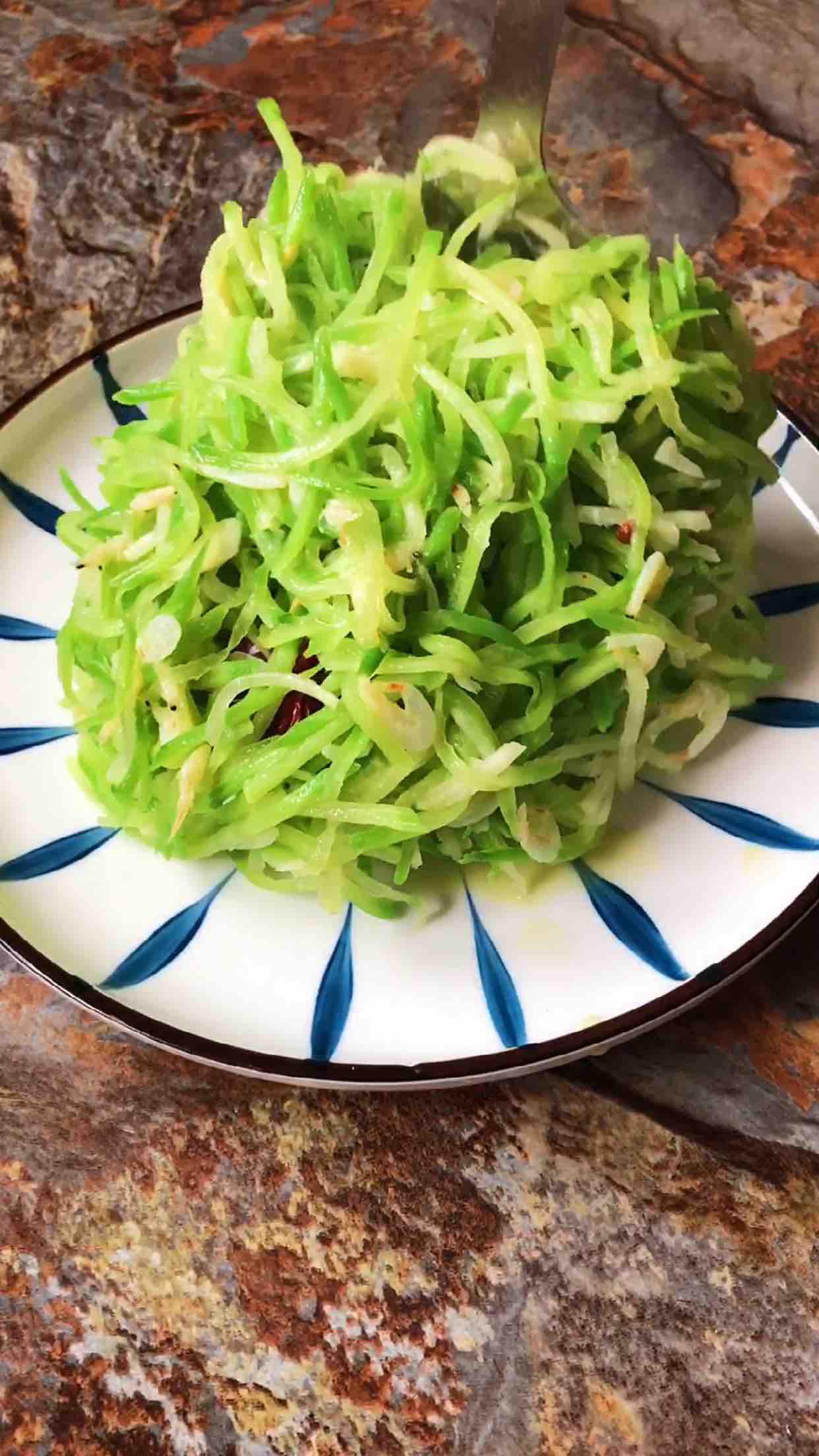 蘿卜絲炒蝦皮的做法-家常味炒菜譜-易網(wǎng)健康養(yǎng)生網(wǎng) 蘿卜絲炒蝦皮的做法-家常味炒菜譜