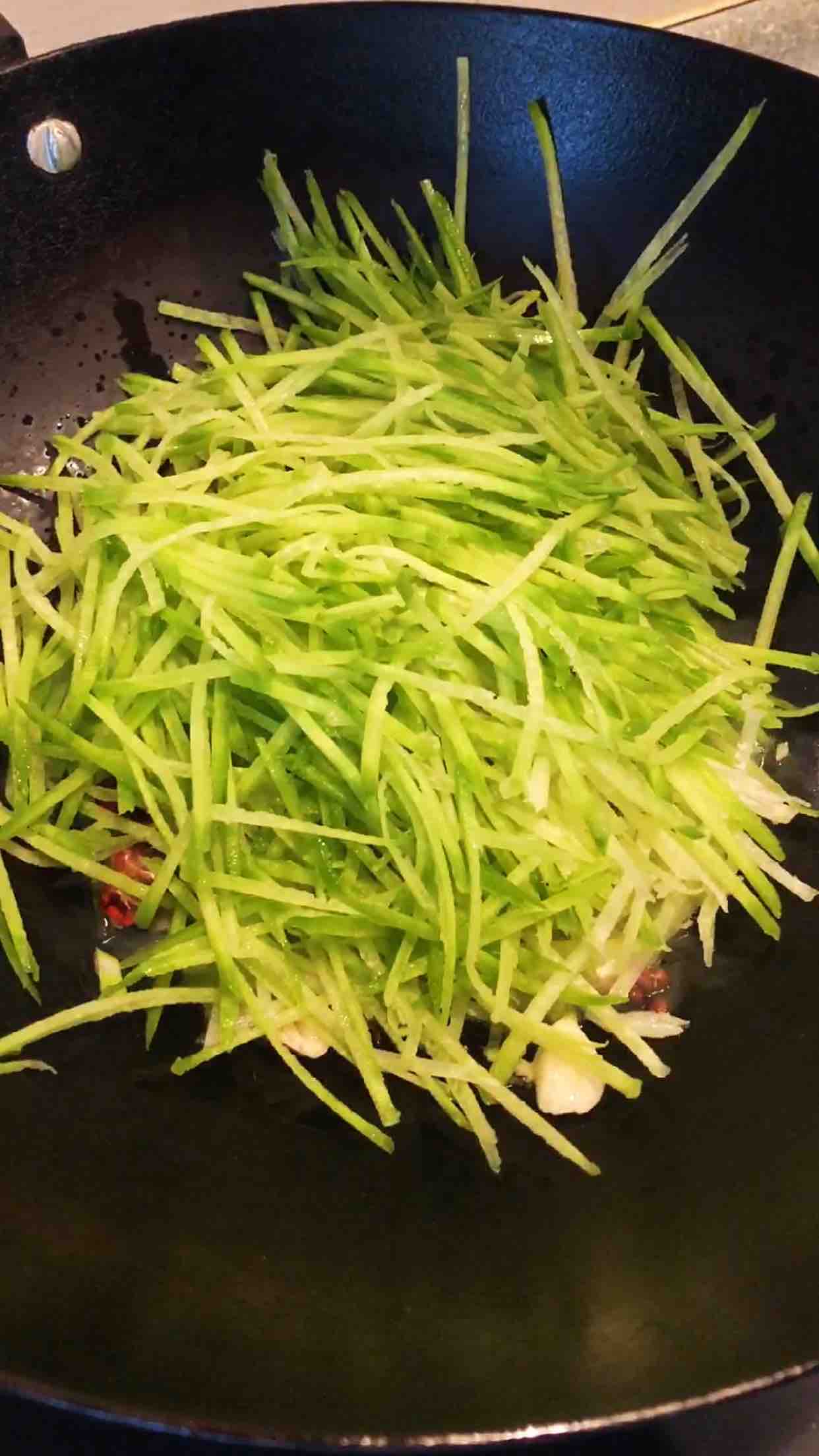 蘿卜絲炒蝦皮的做法-家常味炒菜譜-易網(wǎng)健康養(yǎng)生網(wǎng) 蘿卜絲炒蝦皮的做法-家常味炒菜譜